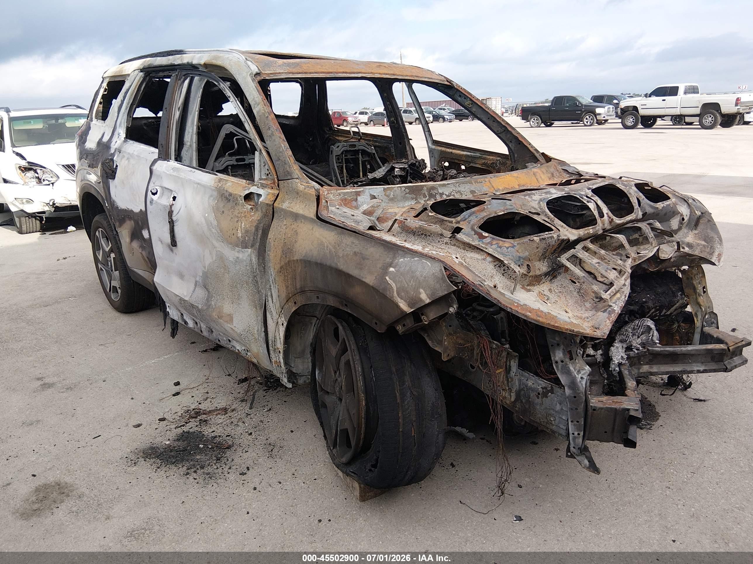 2025 Hyundai Palisade SEL Premium, VIN KM8R44GE8SU929137 — Burn