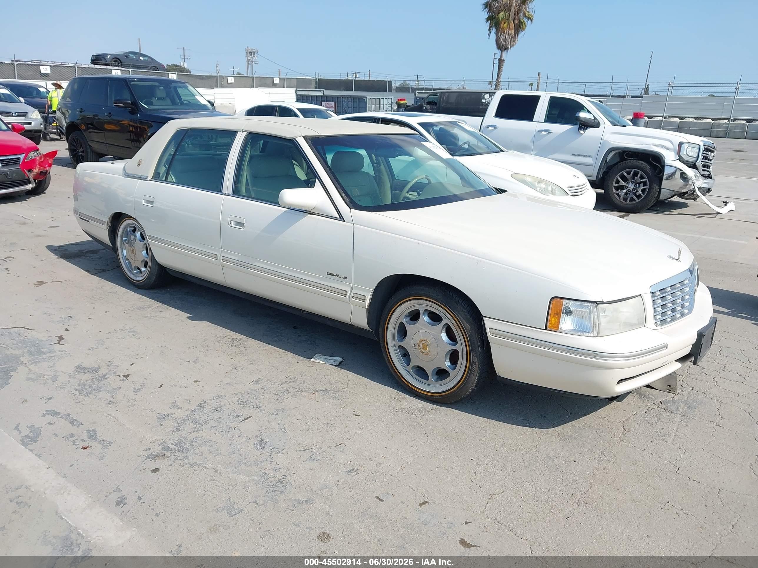 1998 Cadillac DeVille, VIN 1G6KD54Y6WU718733 — Rear end