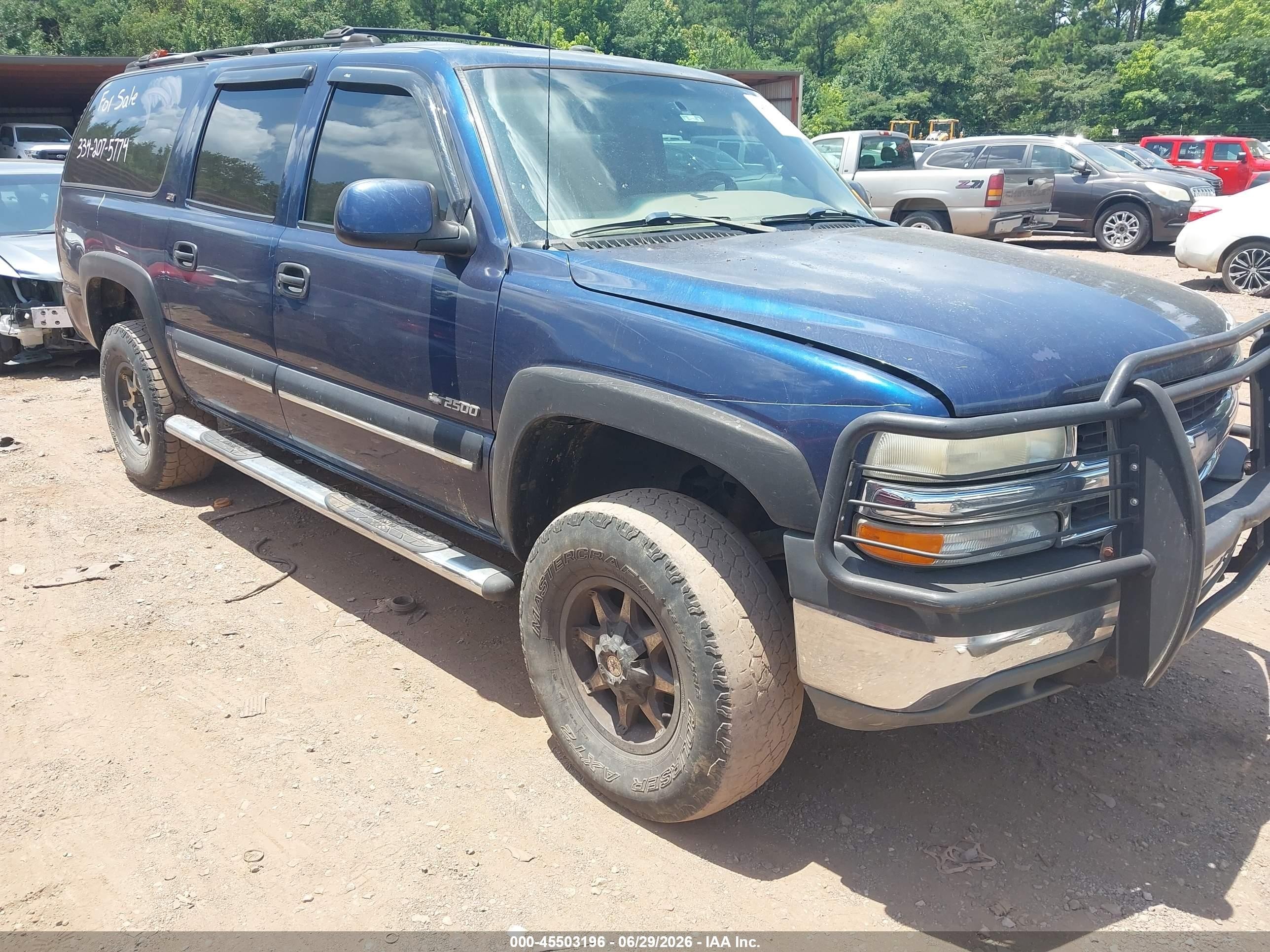 2000 Chevrolet Suburban LT, VIN 3GNGK26U7YG184835 — Front end