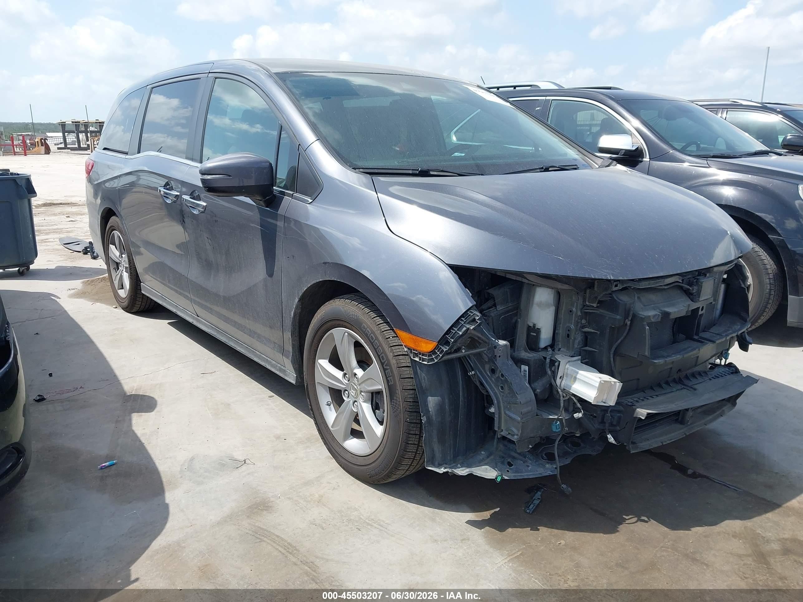 2018 Honda Odyssey EX, VIN 5FNRL6H58JB033171 — Front end