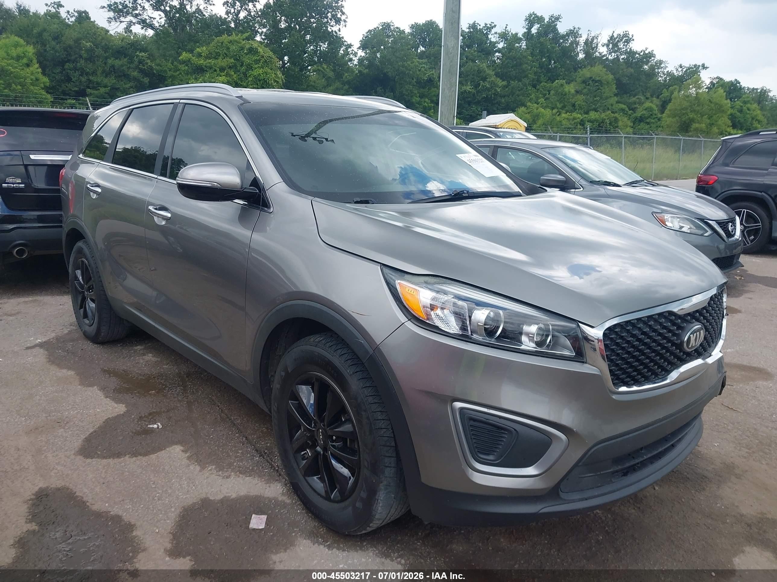 2016 Kia Sorento LX, VIN 5XYPG4A30GG145361 — Front end