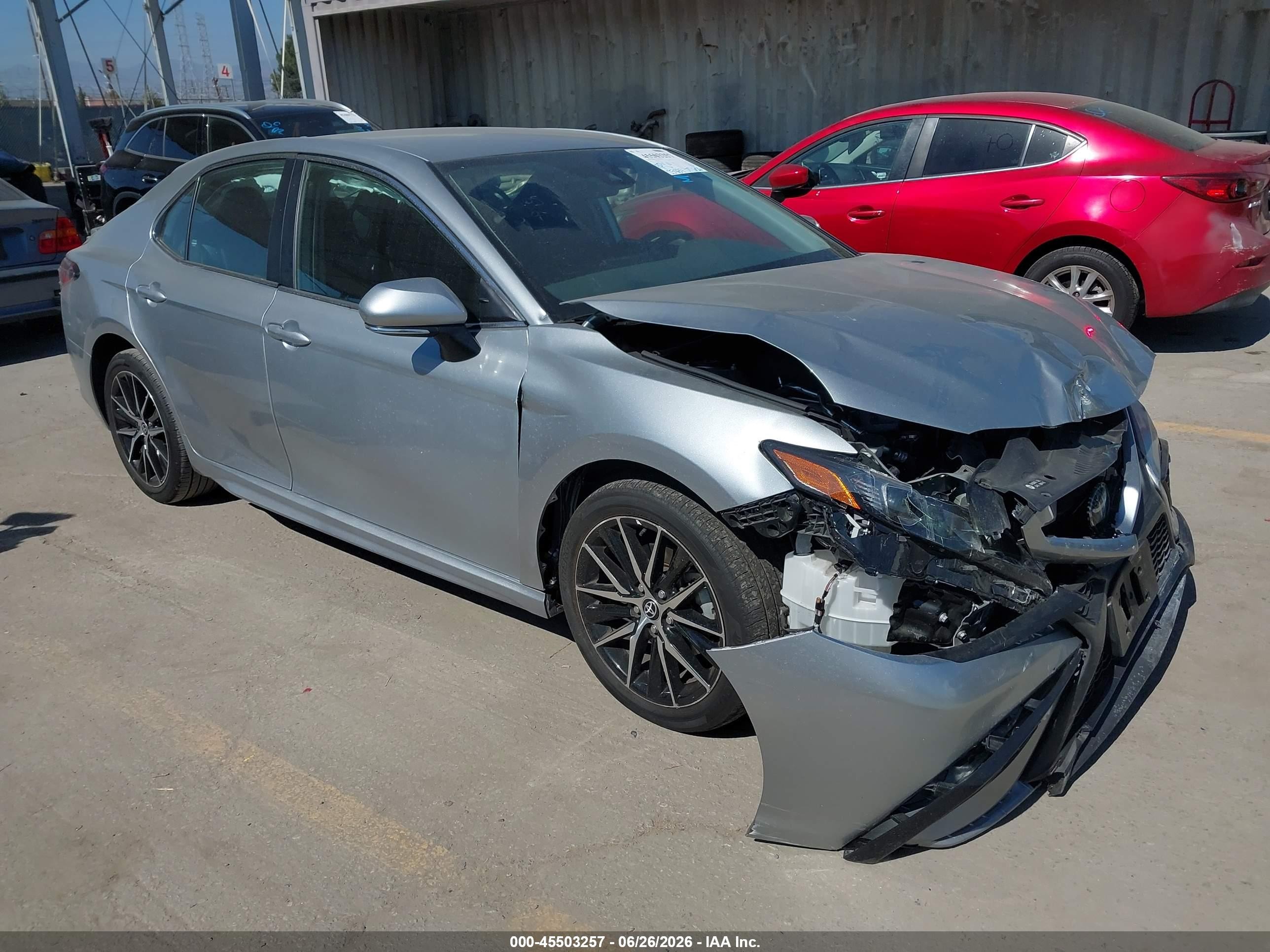 2024 Toyota Camry SE, VIN 4T1G11AK7RU230184 — Перед