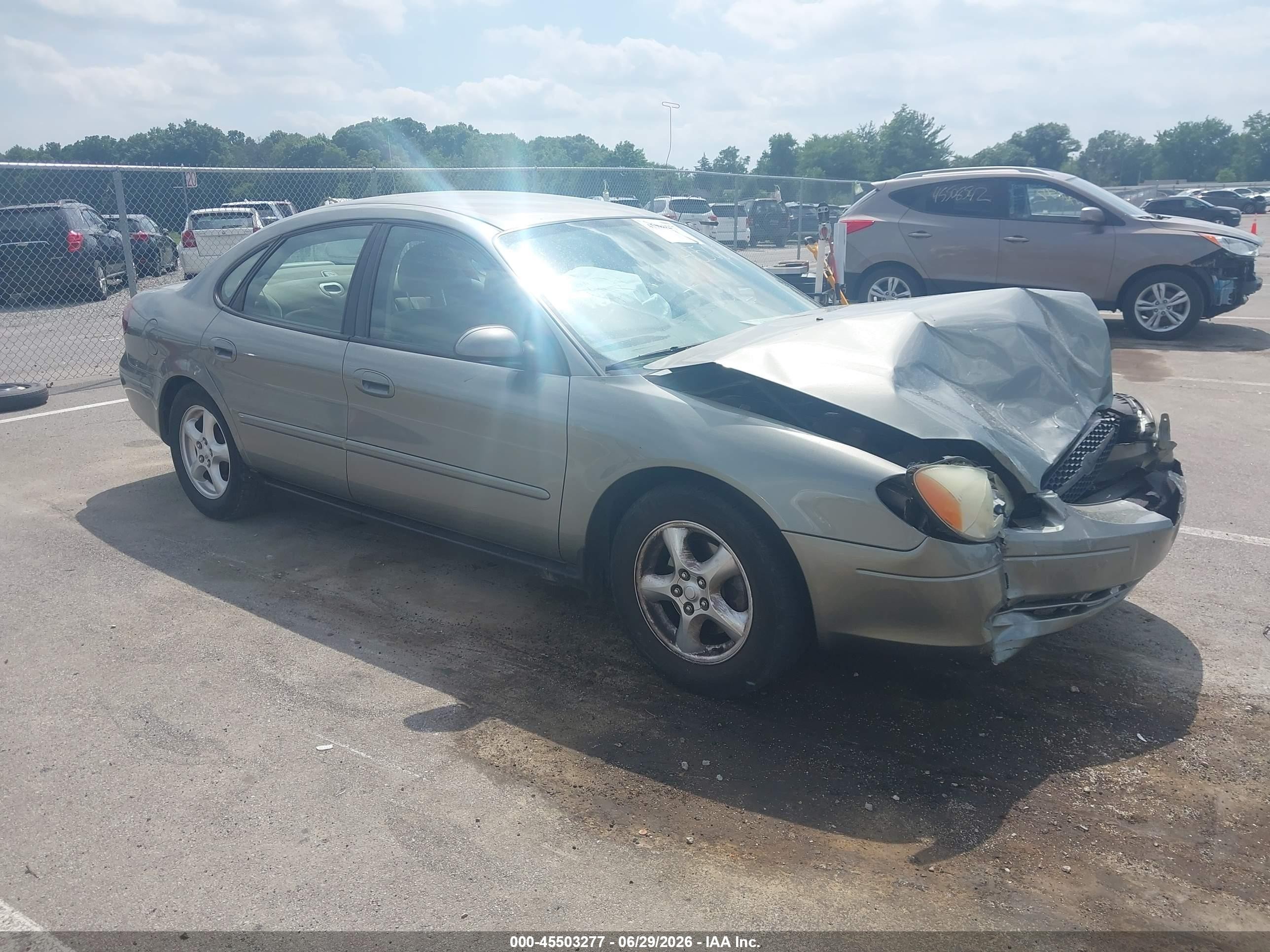 2003 Ford Taurus SES Standard, VIN 1FAFP55U63G259625 — Front end