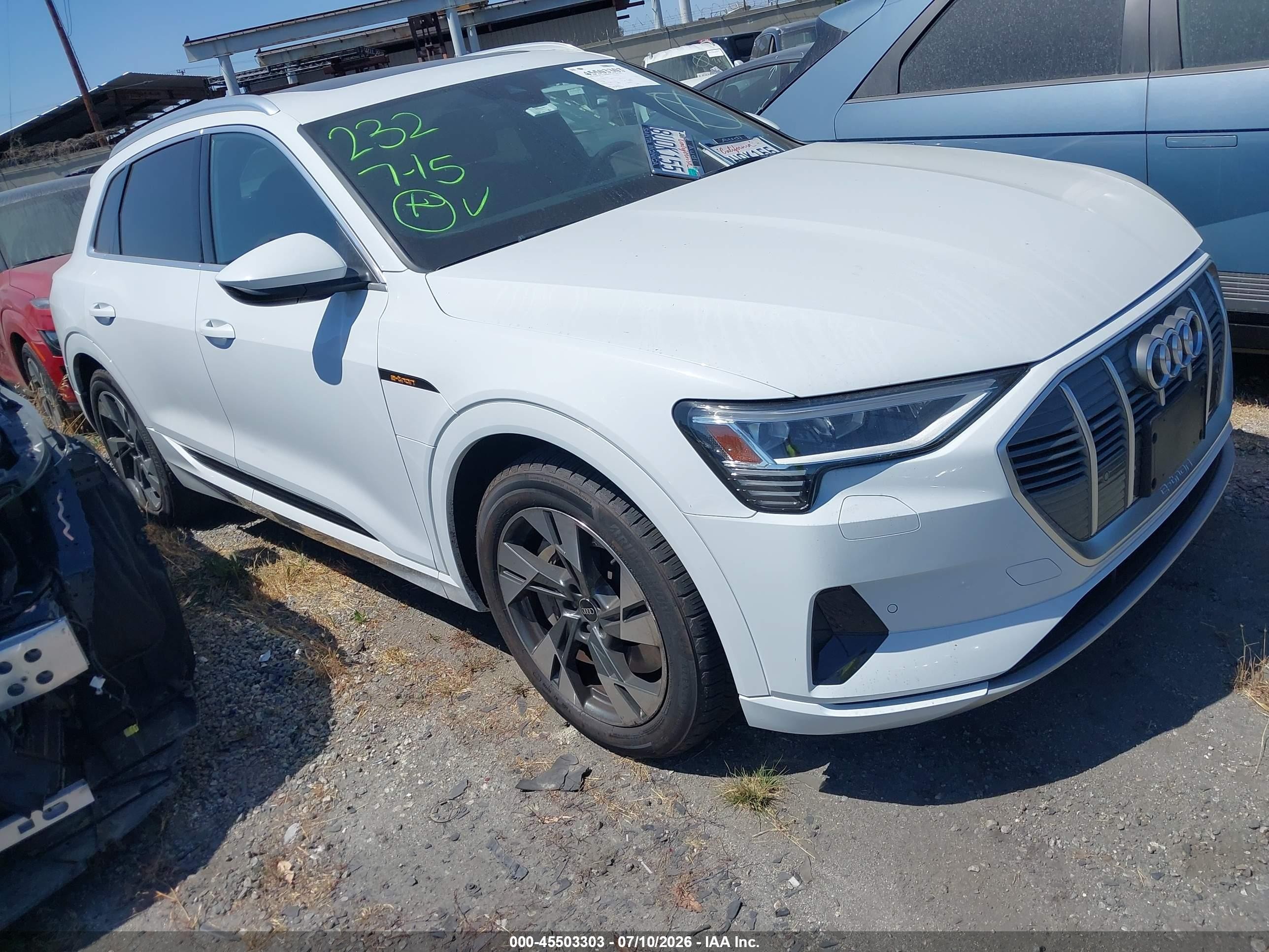 2021 Audi e-tron Premium, VIN WA1AAAGE8MB014810 — Front end