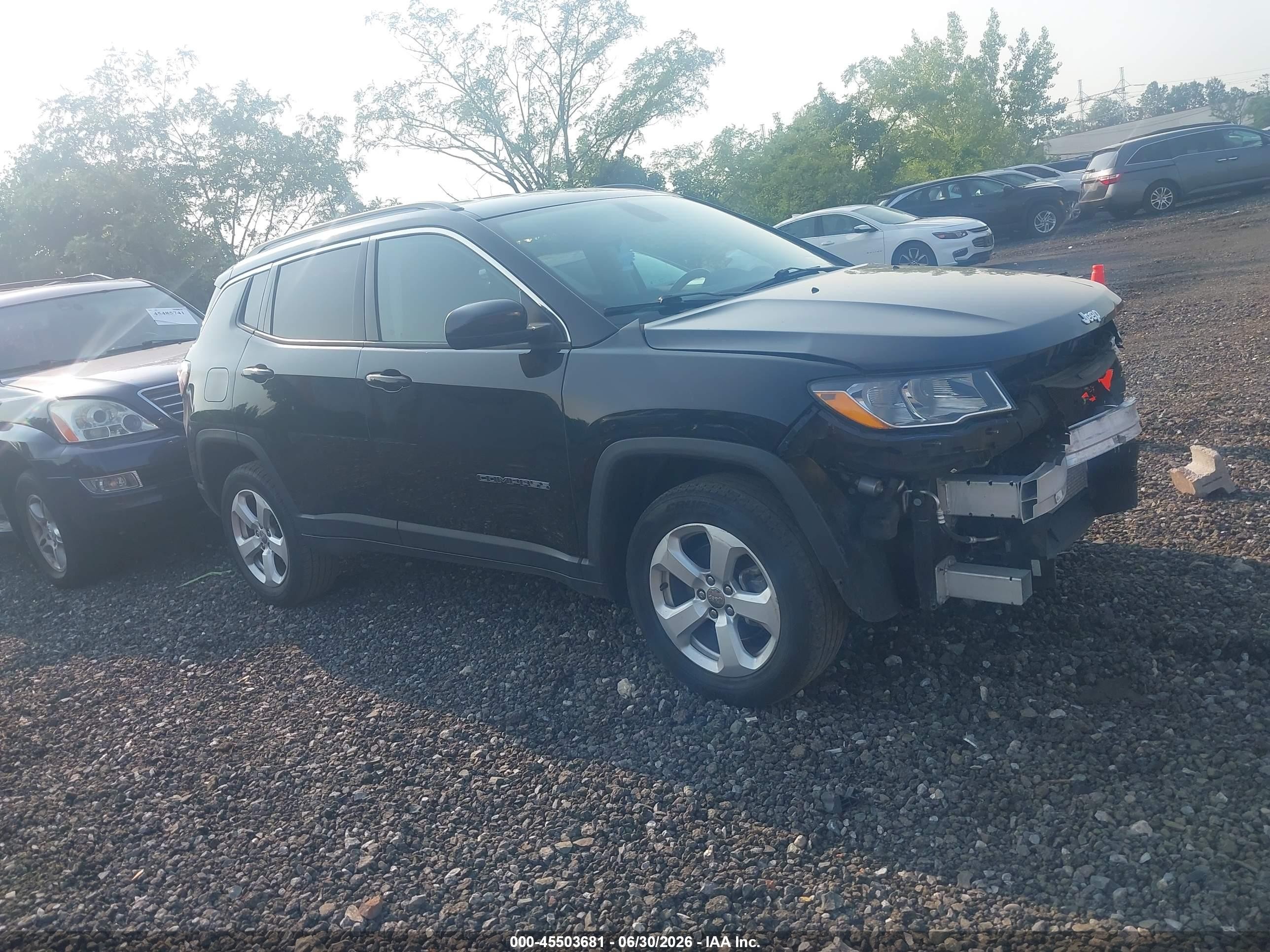 2019 Jeep Compass Latitude, VIN 3C4NJDBBXKT786873 — Перед