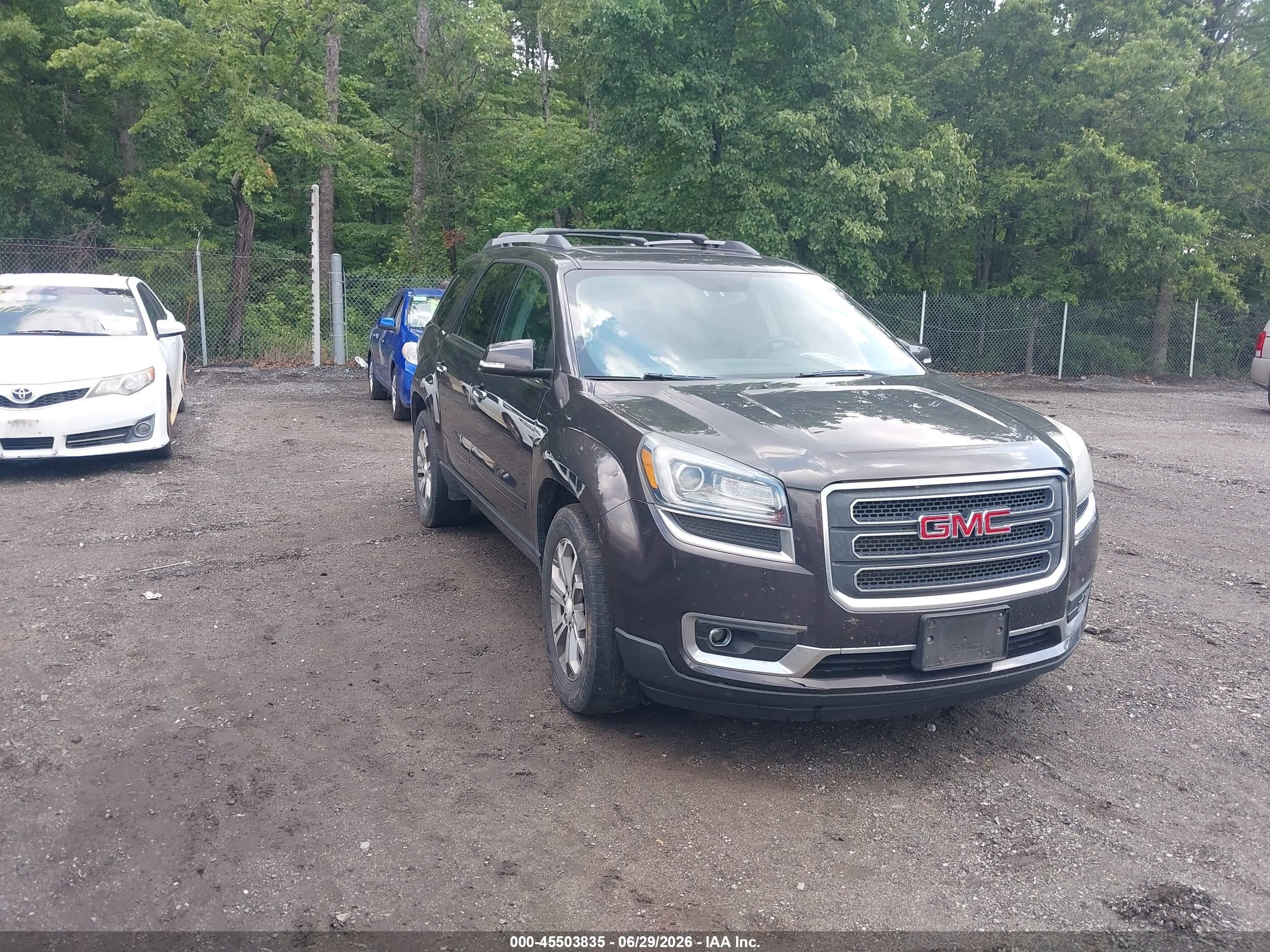 2015 GMC Acadia SLT, VIN 1GKKVRKD1FJ290108 — Normal wear