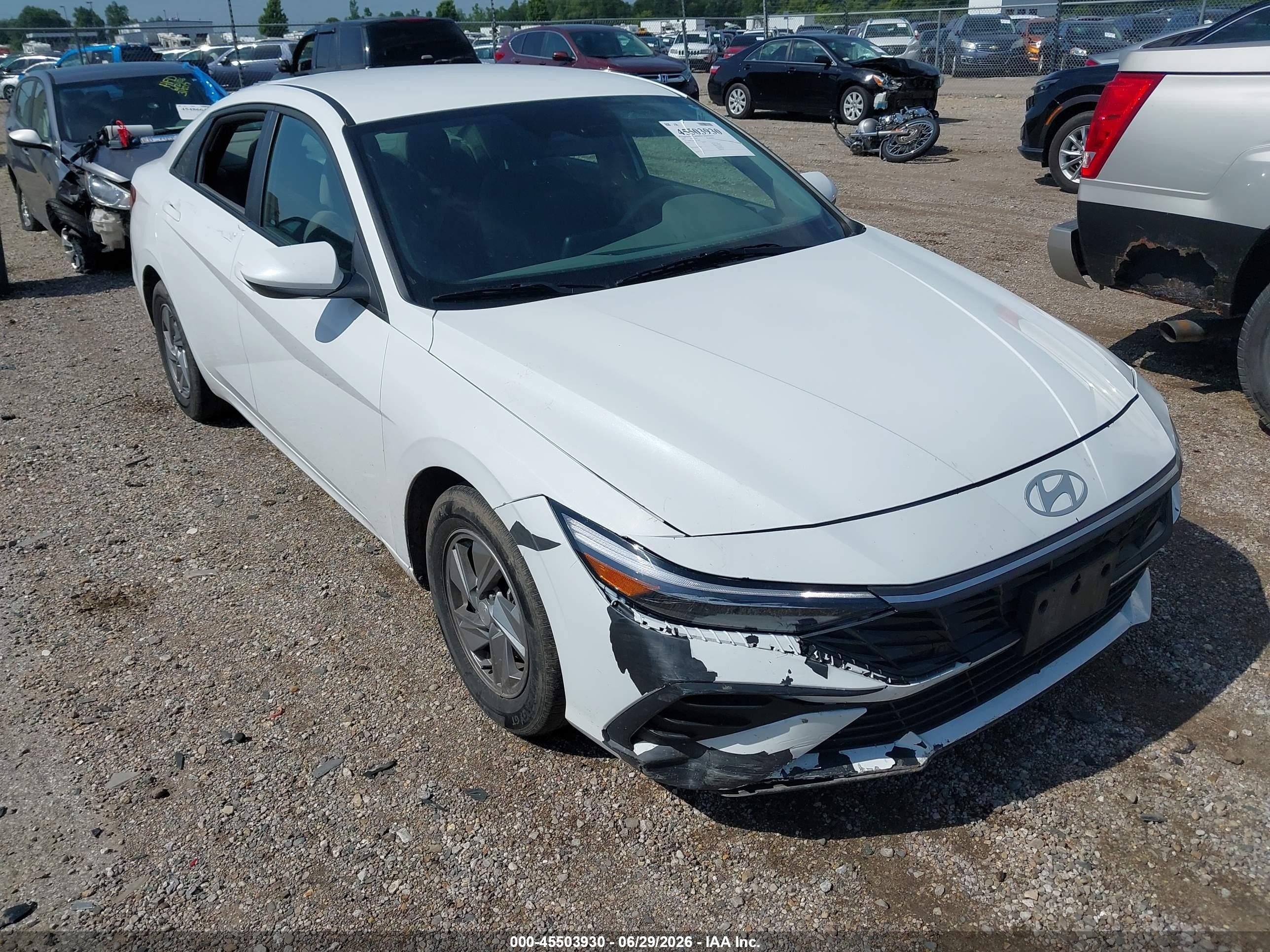 2025 Hyundai Elantra SE, VIN KMHLL4DG0SU919085 — Front end
