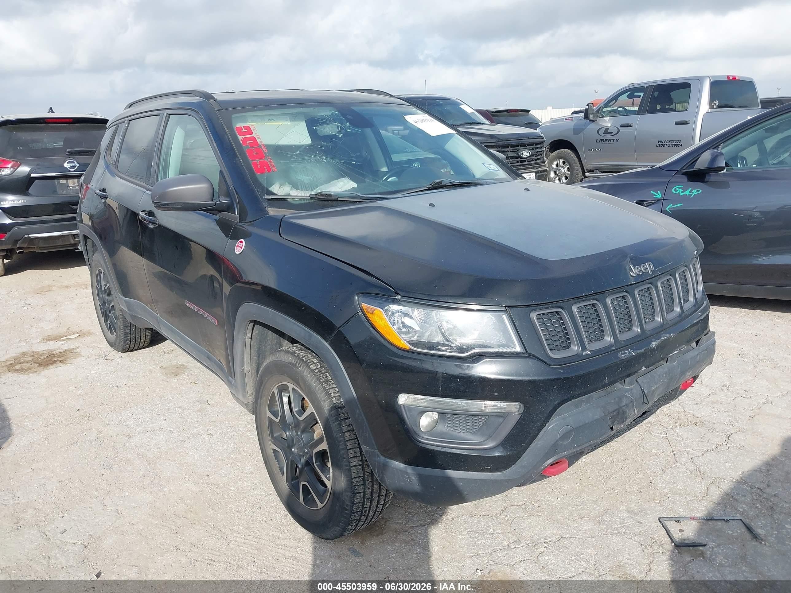 2020 Jeep Compass Trailhawk, VIN 3C4NJDDB0LT159615 — Front end