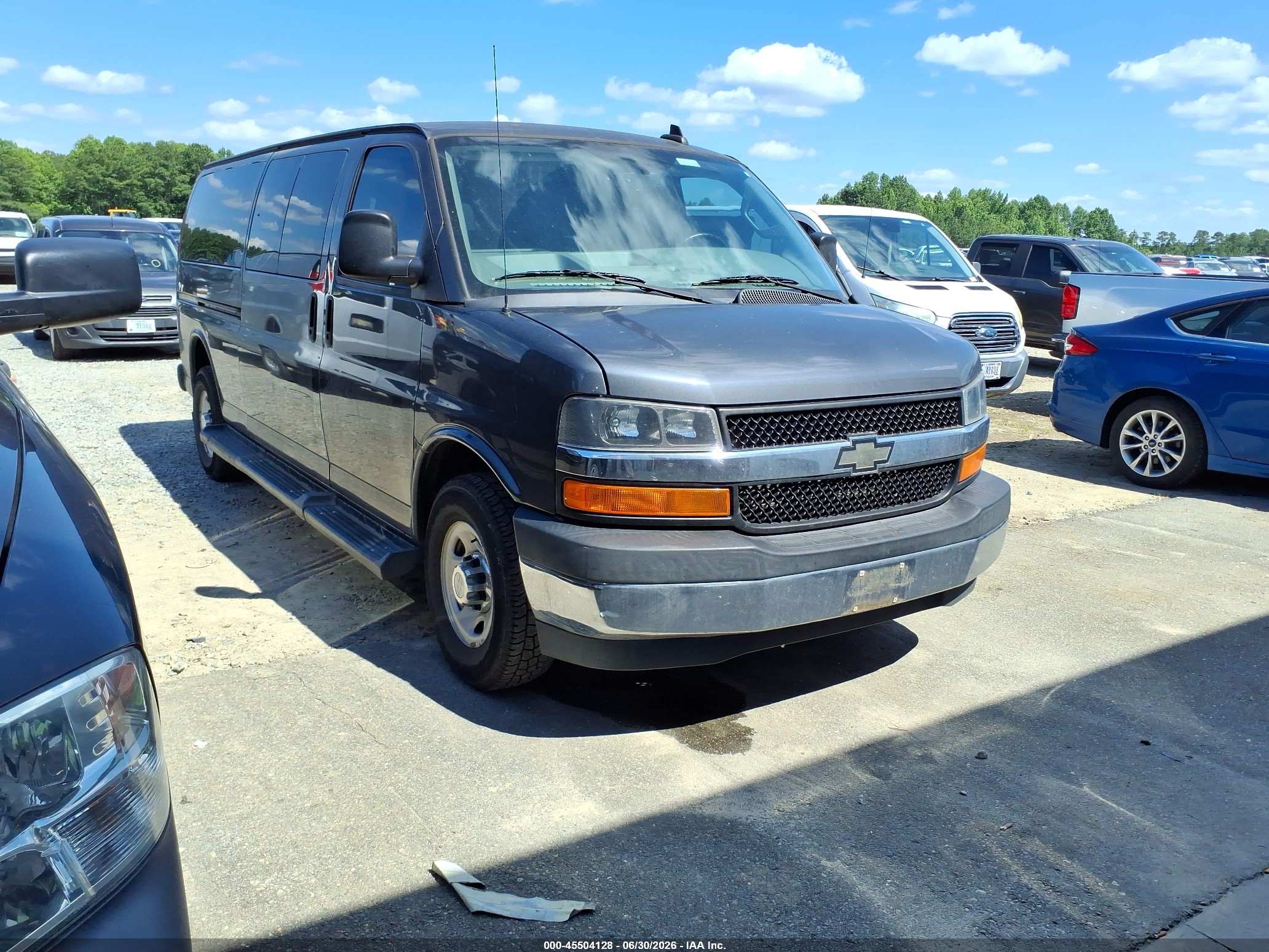 2017 Chevrolet Express Passenger LT, VIN 1GAZGPFG9H1300327 — Normal wear