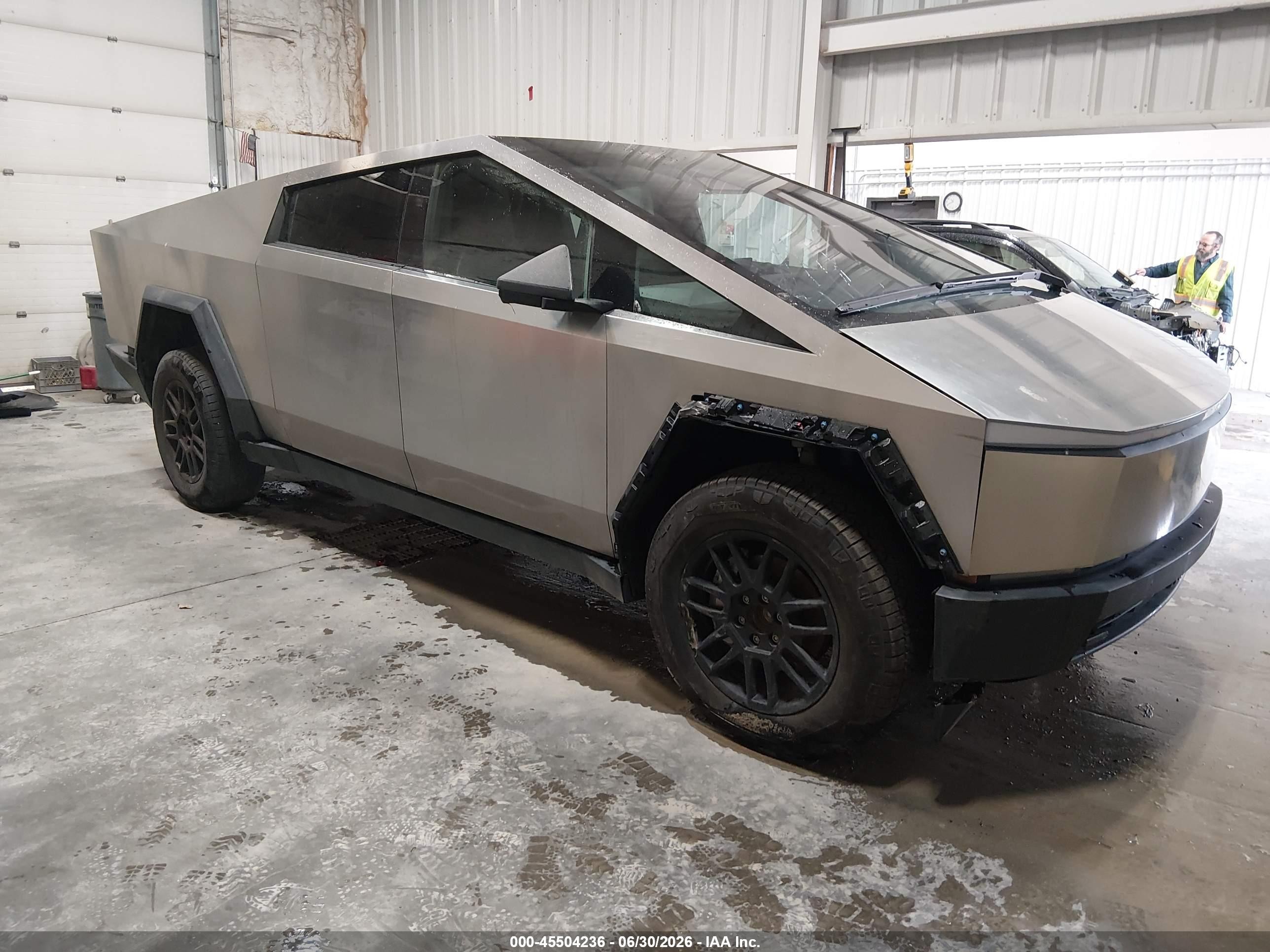 2024 Tesla Cybertruck, VIN 7G2CEHED0RA047921 — Front end