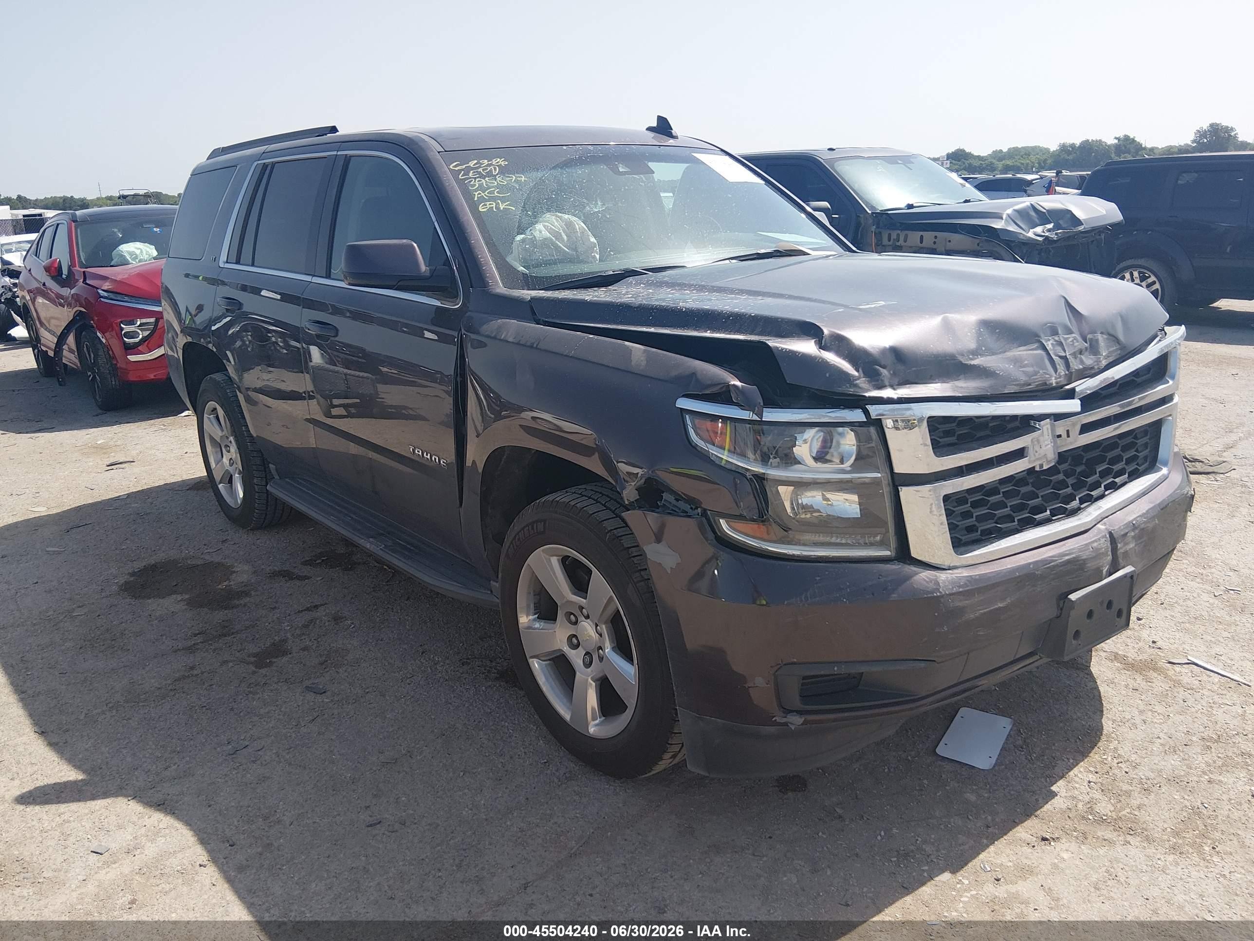 2016 Chevrolet Tahoe LT, VIN 1GNSCBKC6GR327034 — Перед