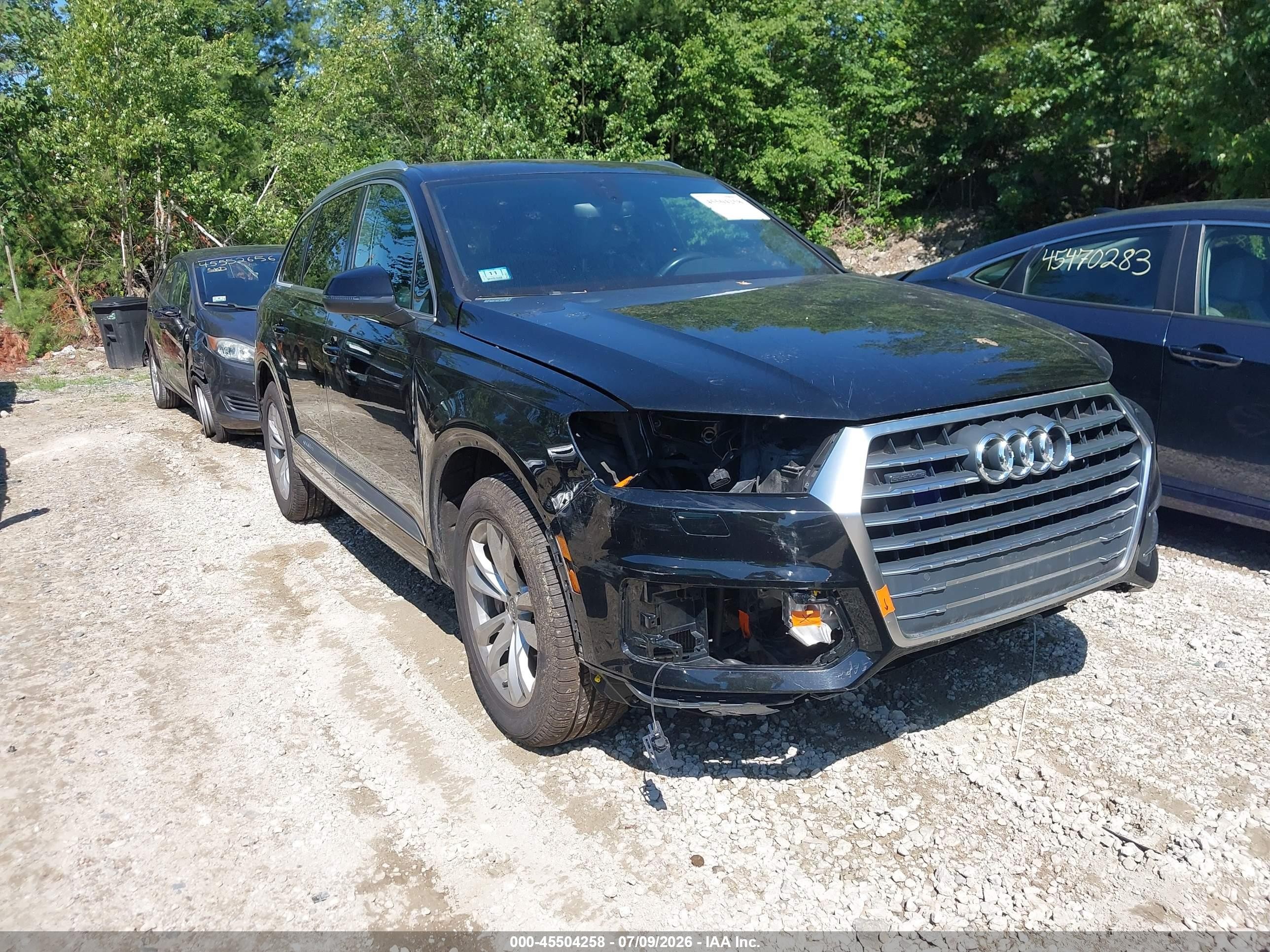 2019 Audi Q7 Premium, VIN WA1AAAF79KD040126 — Front end