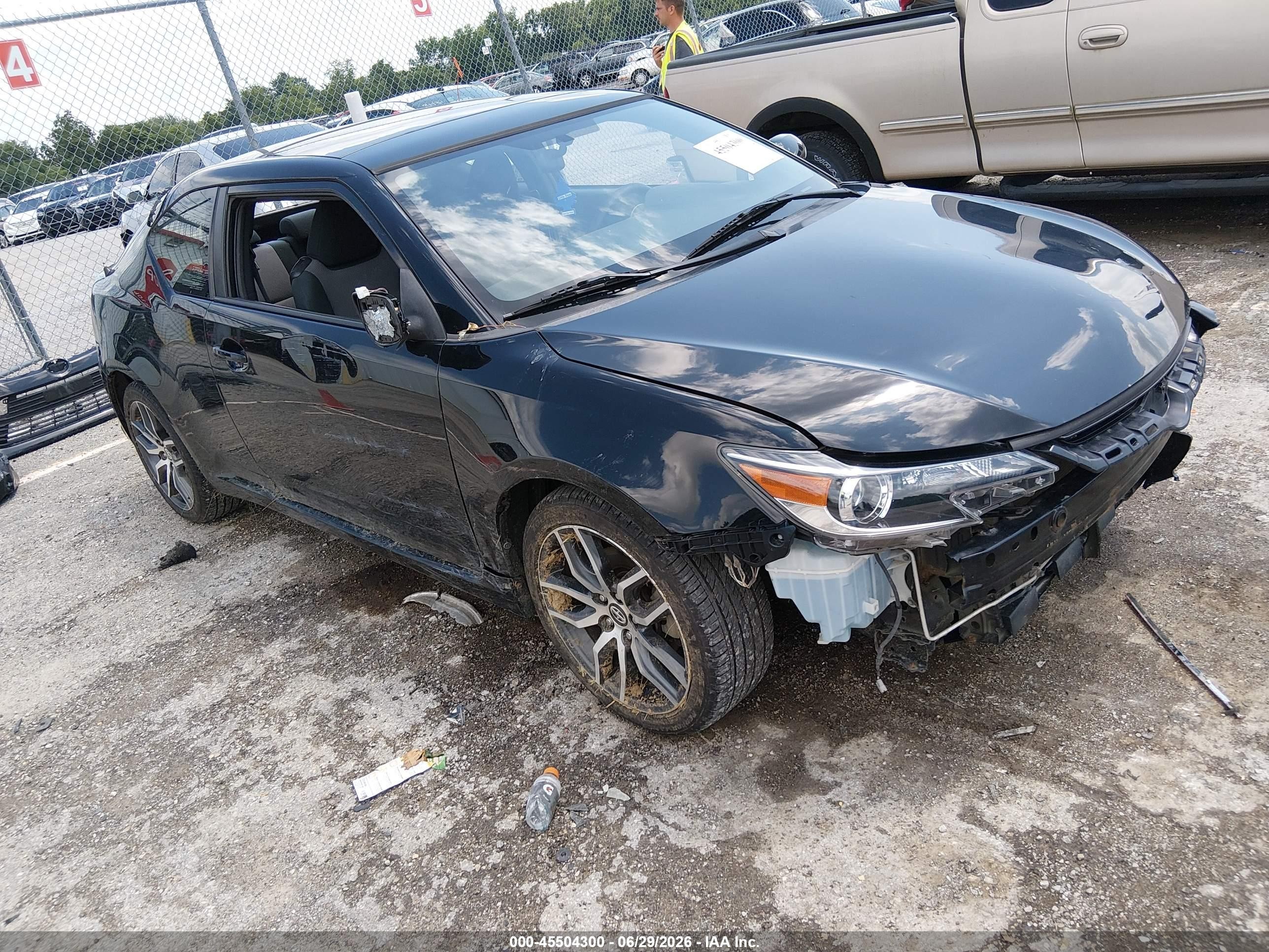 2015 Scion tC, VIN JTKJF5C75FJ013783 — Front end