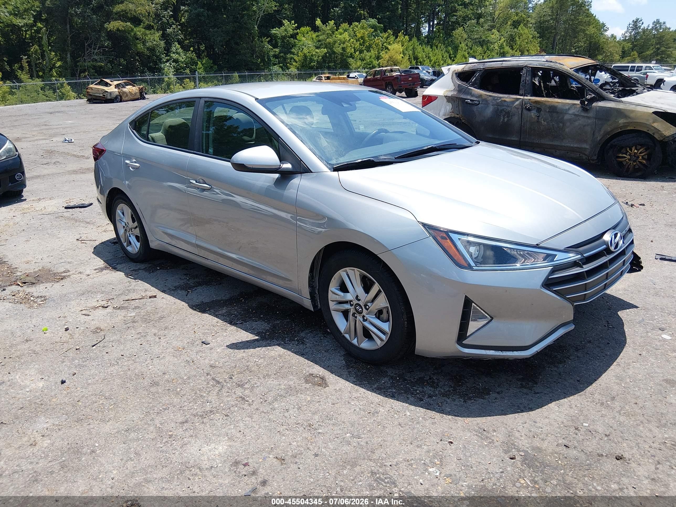 2020 Hyundai Elantra SEL, VIN 5NPD84LF3LH569983 — Front end