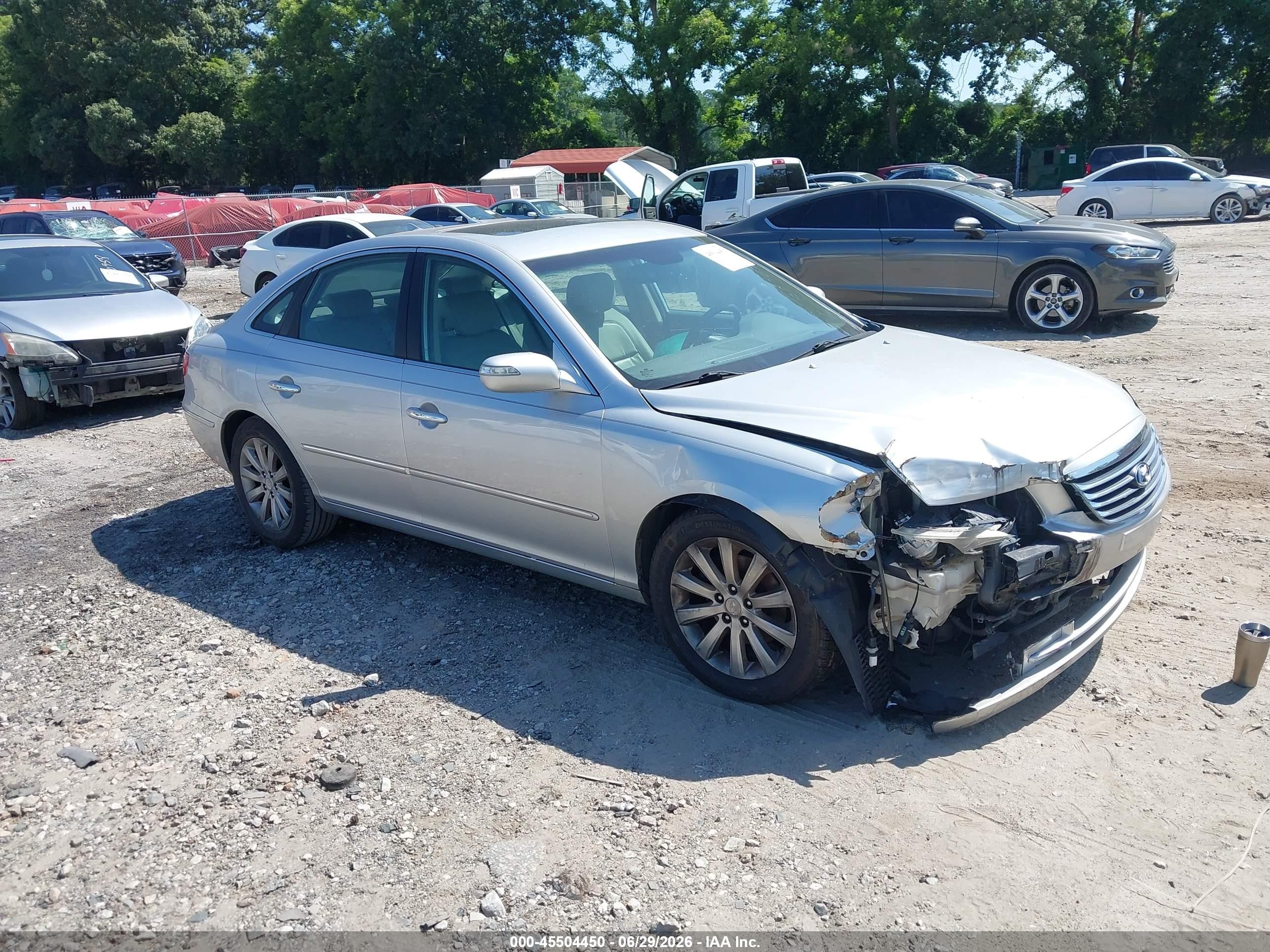 2009 Hyundai Azera Limited, VIN KMHFC46F19A339986 — Front end