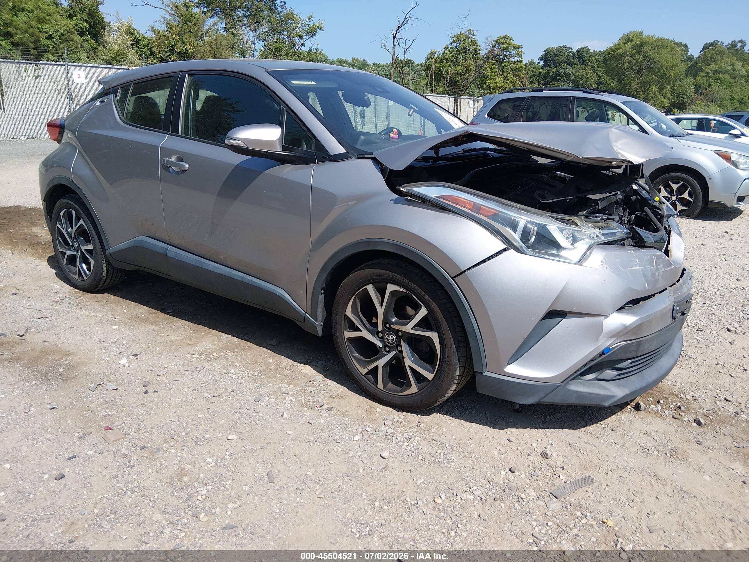 2018 Toyota C-HR XLE, VIN NMTKHMBX2JR005992 — Перед