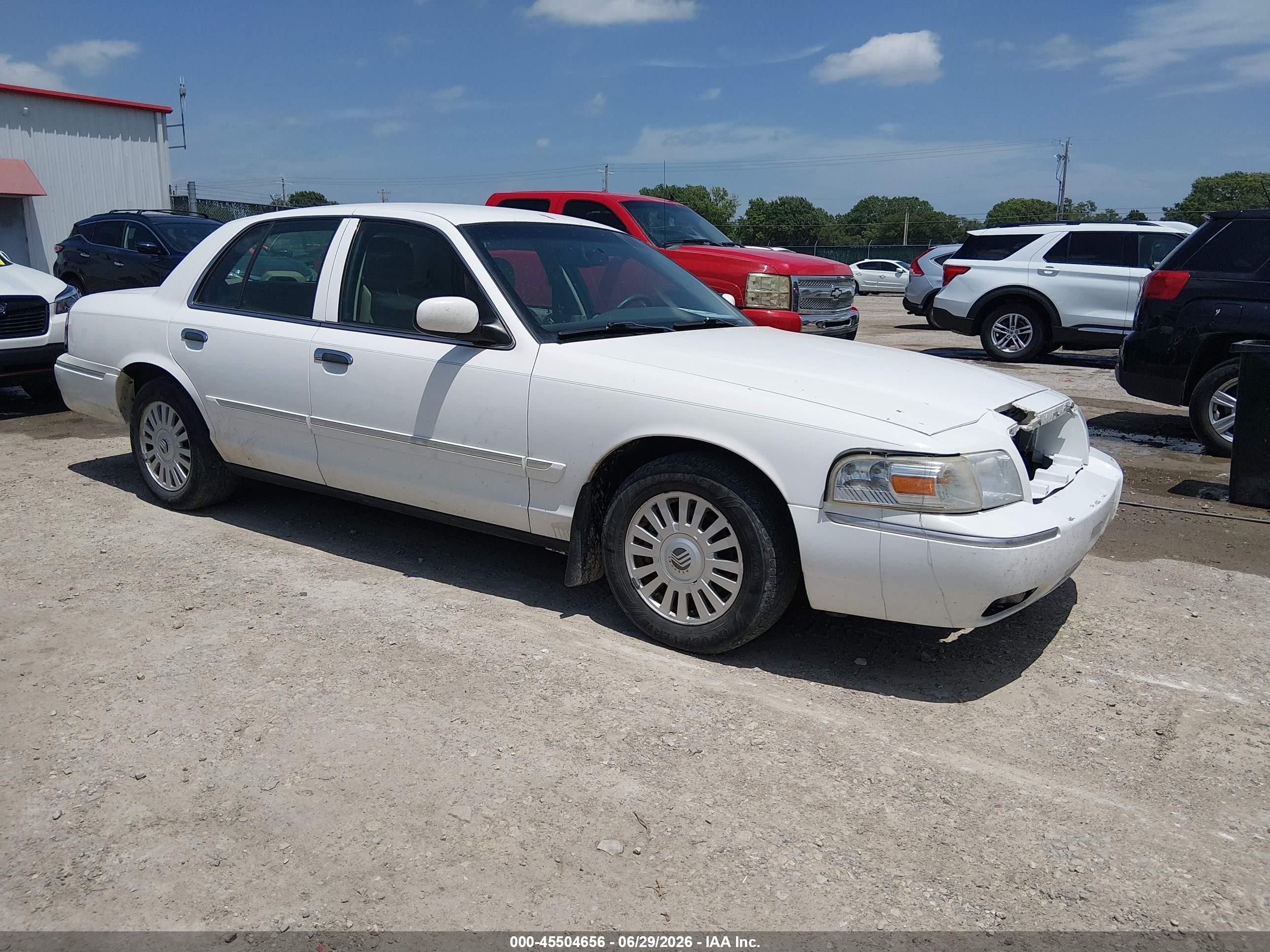 2008 Mercury Grand Marquis LS, VIN 2MEFM75V28X623353 — Front end