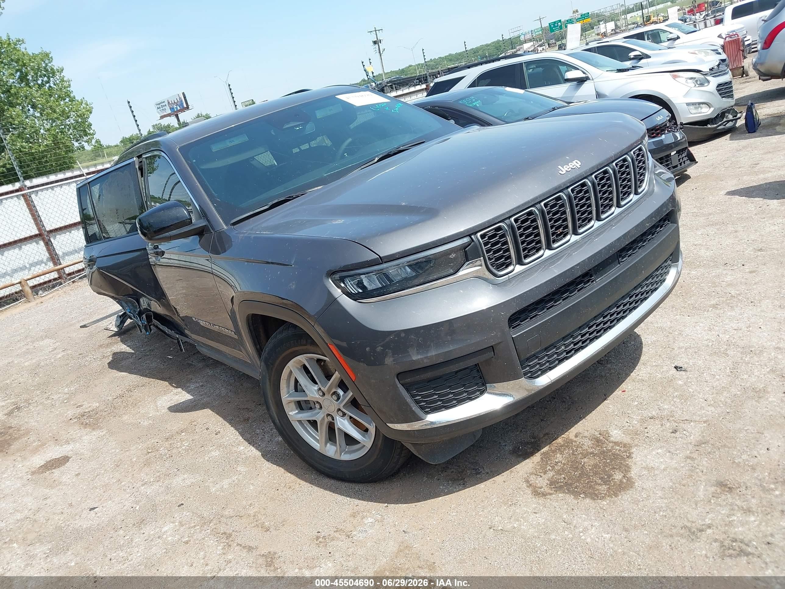 2024 Jeep Grand Cherokee Laredo, VIN 1C4RJJAG9R8624108 — Side
