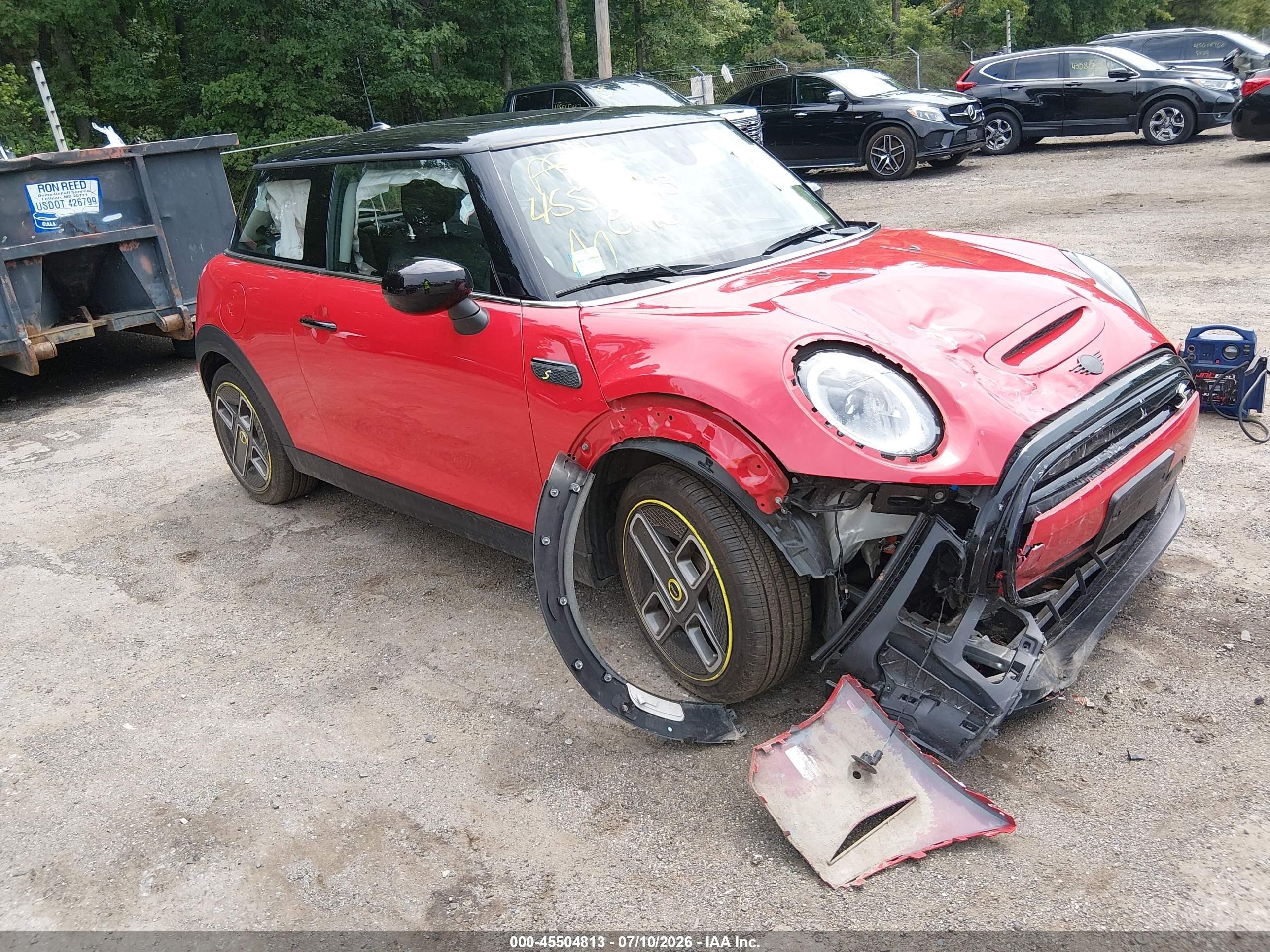 2023 MINI Hardtop Cooper SE, VIN WMW13DJ0XP2S74271 — Front end