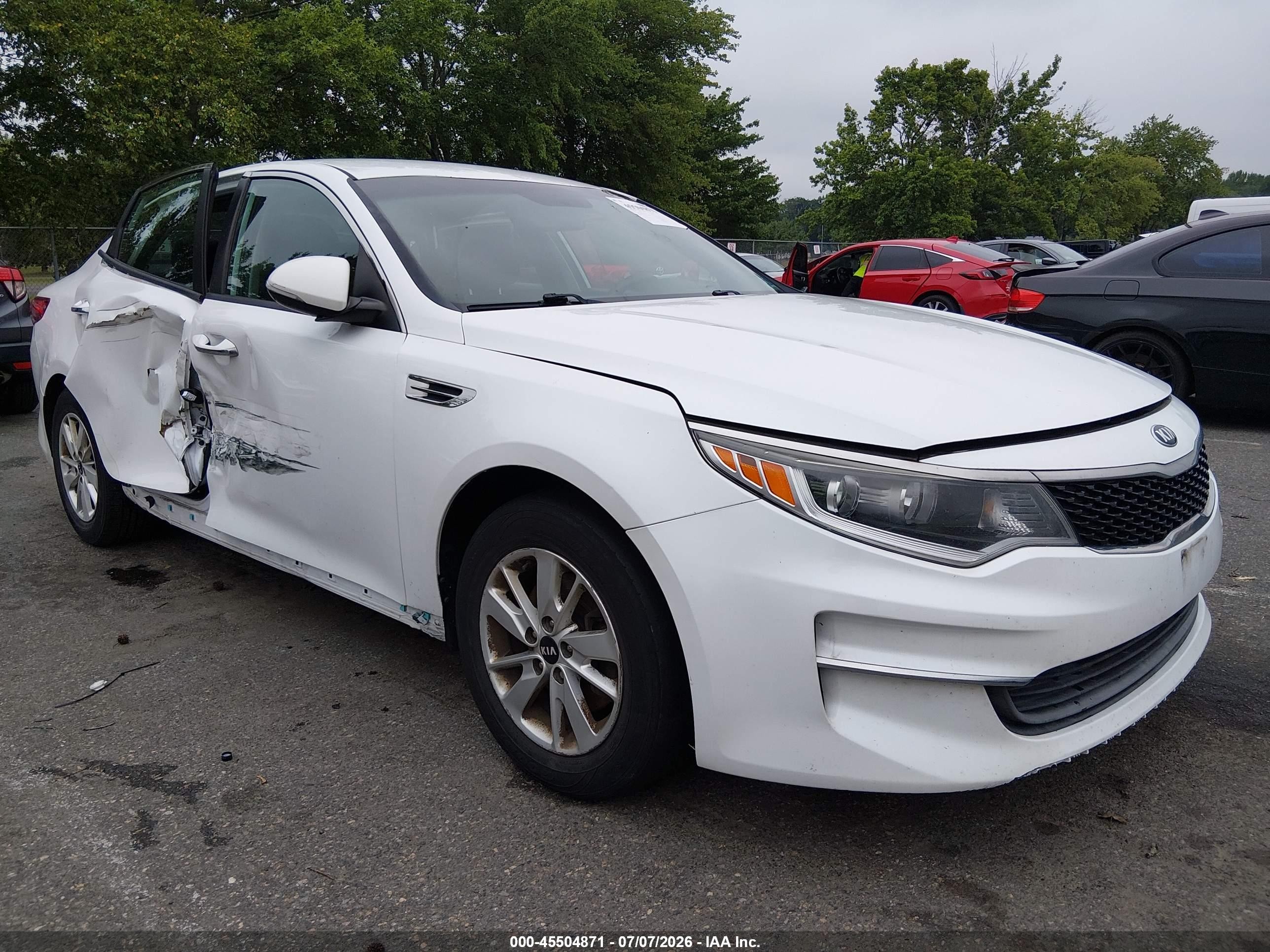 2016 Kia Optima LX, VIN 5XXGT4L33GG119429 — Side