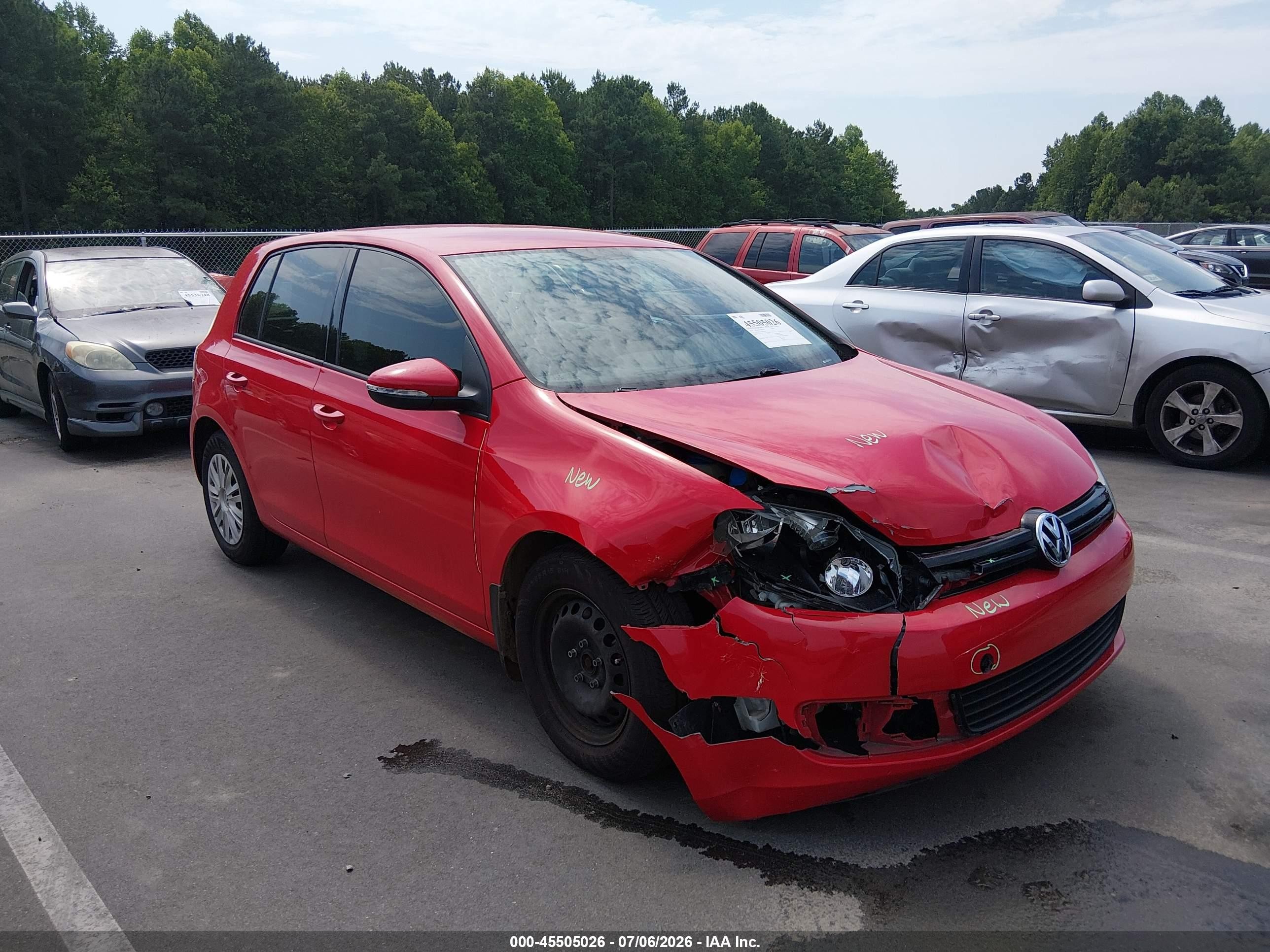 2014 Volkswagen Golf, VIN WVWDB7AJ6EW001654 — Front end