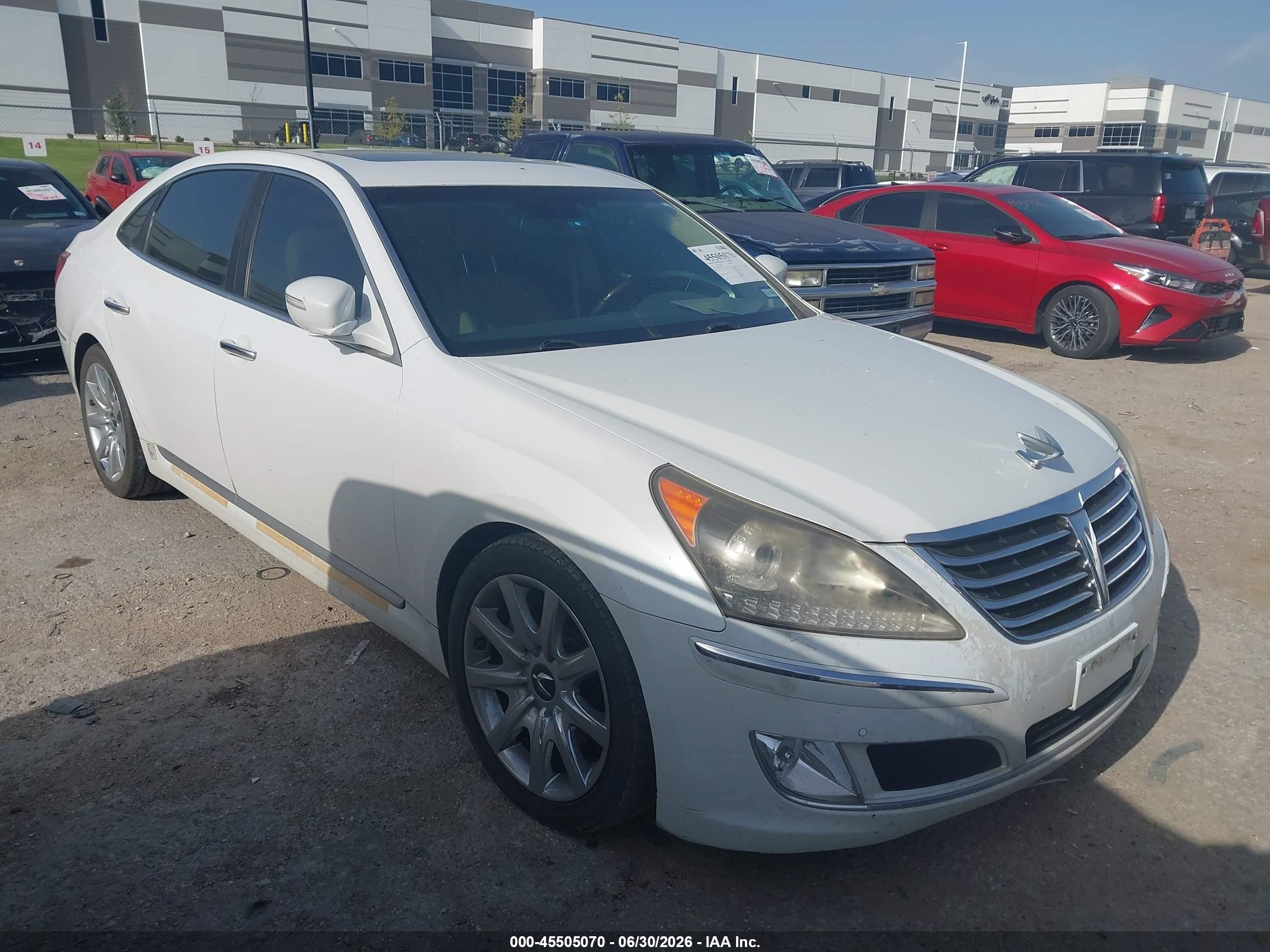 2013 Hyundai Equus Signature, VIN KMHGH4JH2DU069737 — Side