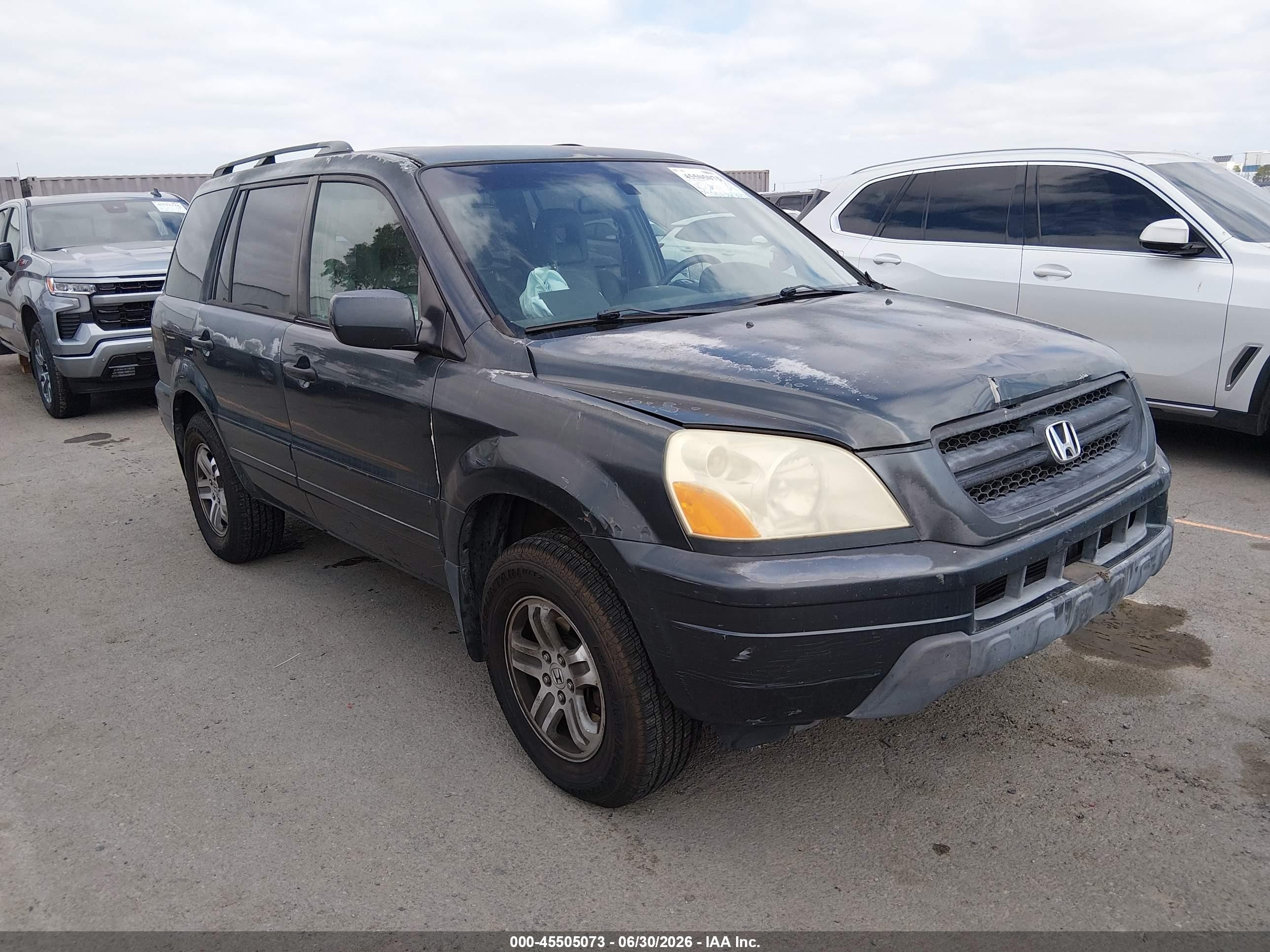 2003 Honda Pilot EX, VIN 2HKYF18543H572672 — Зад