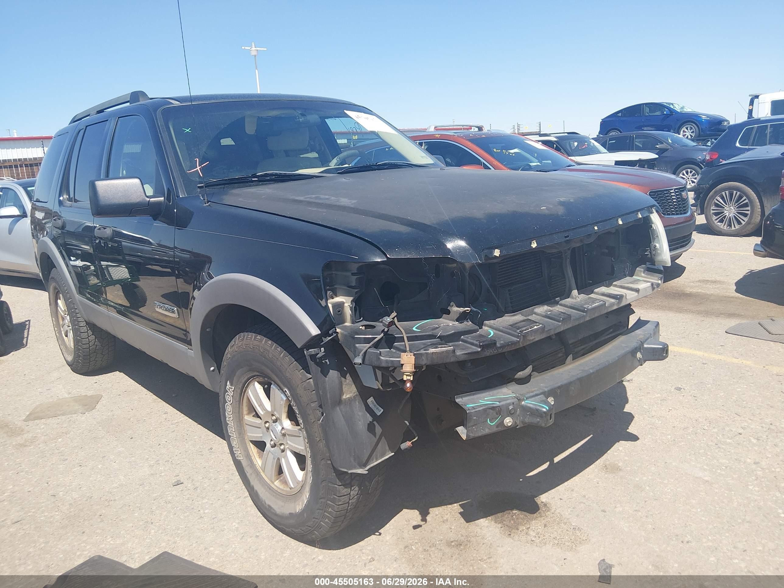 2006 Ford Explorer XLT, VIN 1FMEU73EX6UA30243 — Front end