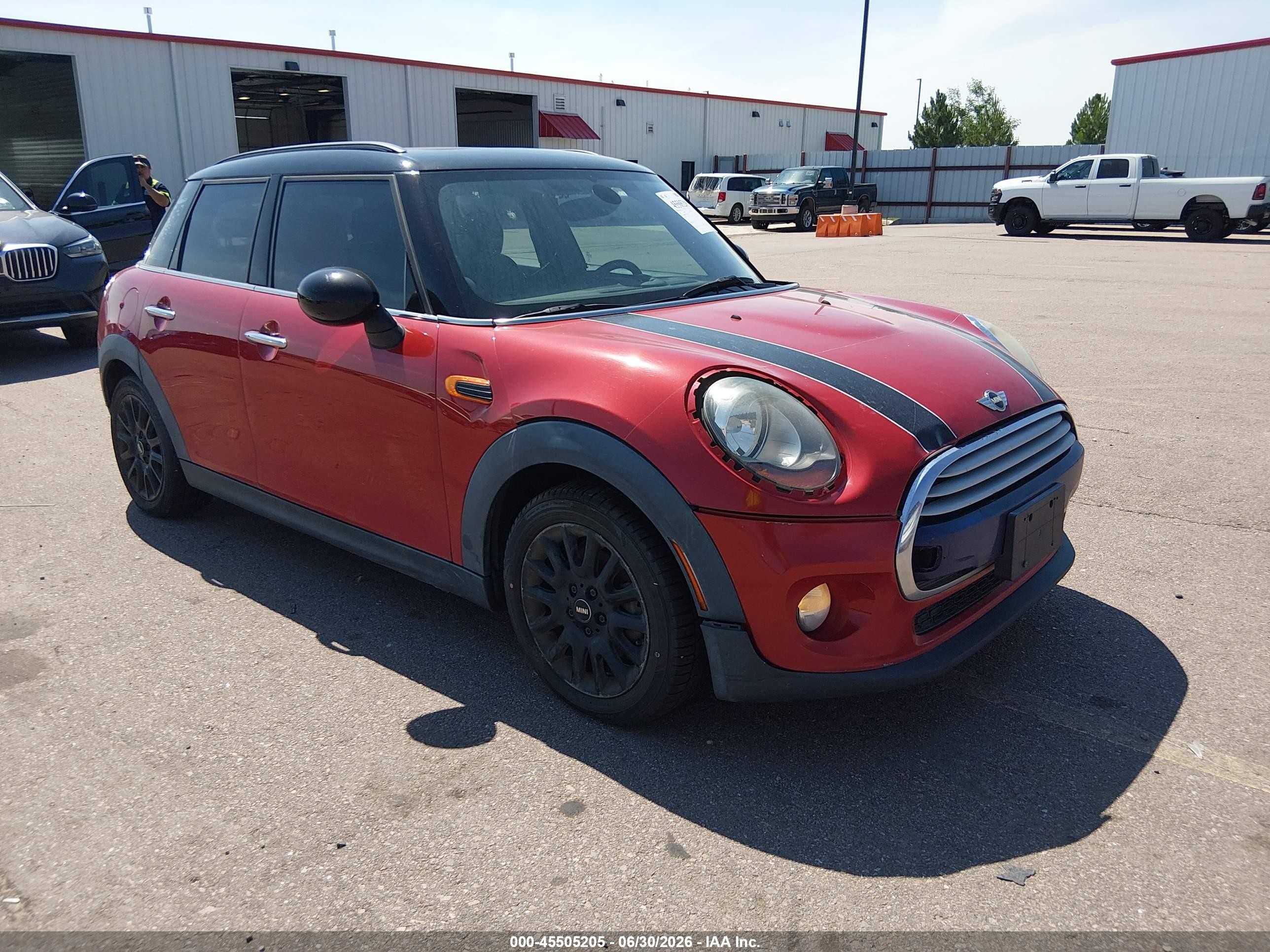 2015 MINI Hardtop 4 Door, VIN WMWXS5C54FT827890 — Normal wear