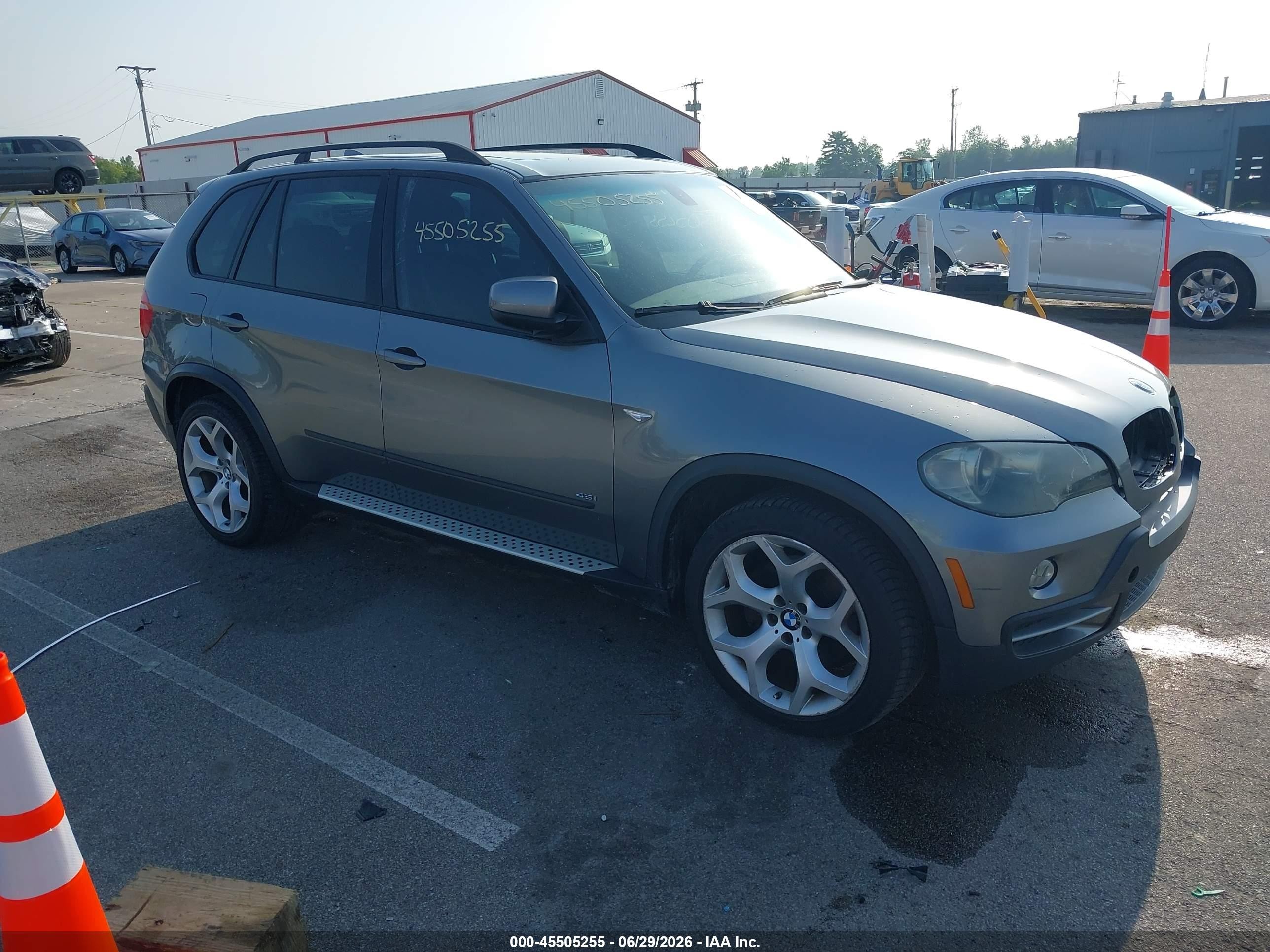2007 BMW X5 4.8i, VIN 5UXFE835X7LZ46583 — Front end