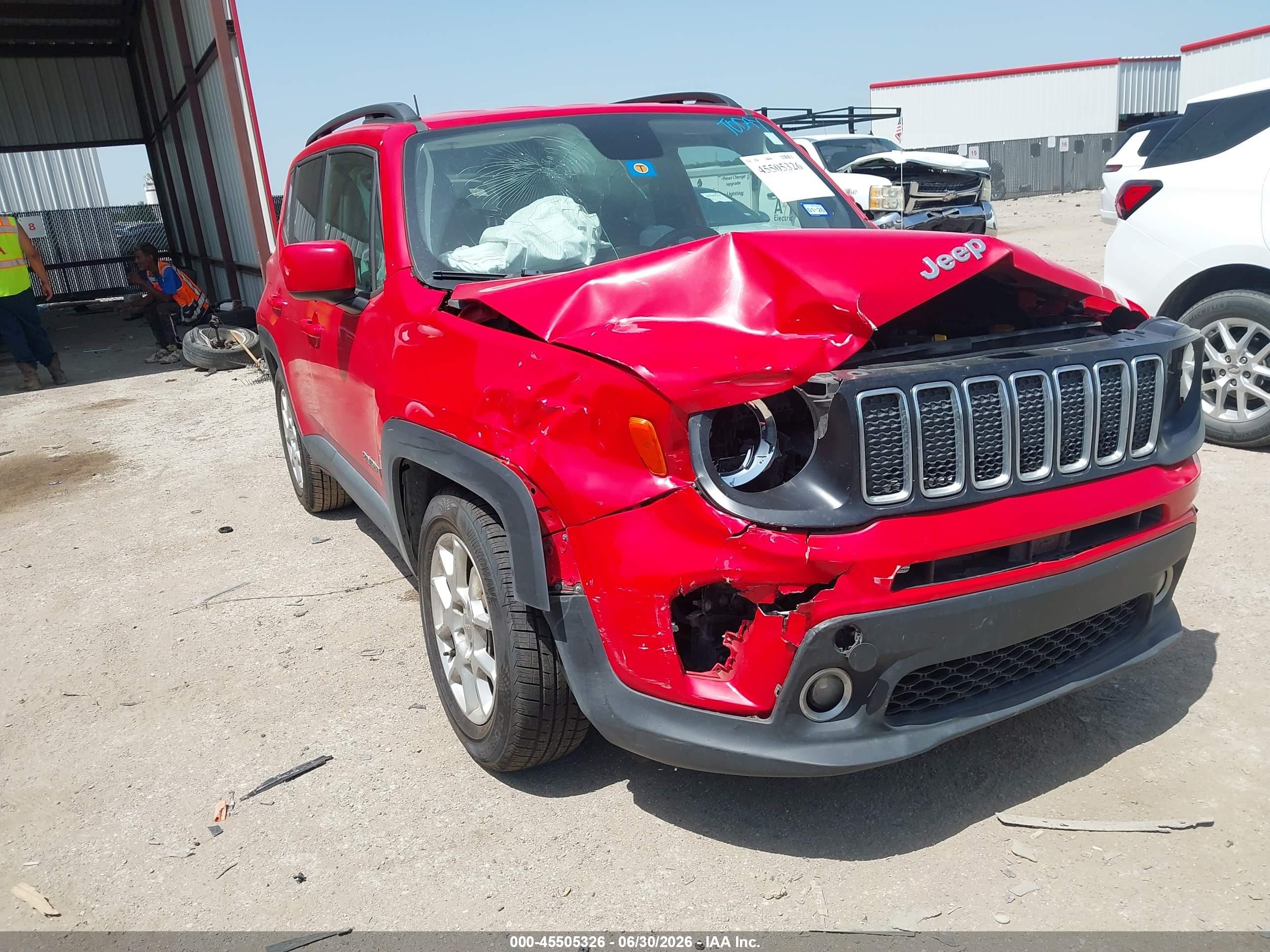 2020 Jeep Renegade Latitude, VIN ZACNJABB0LPL52160 — Перед