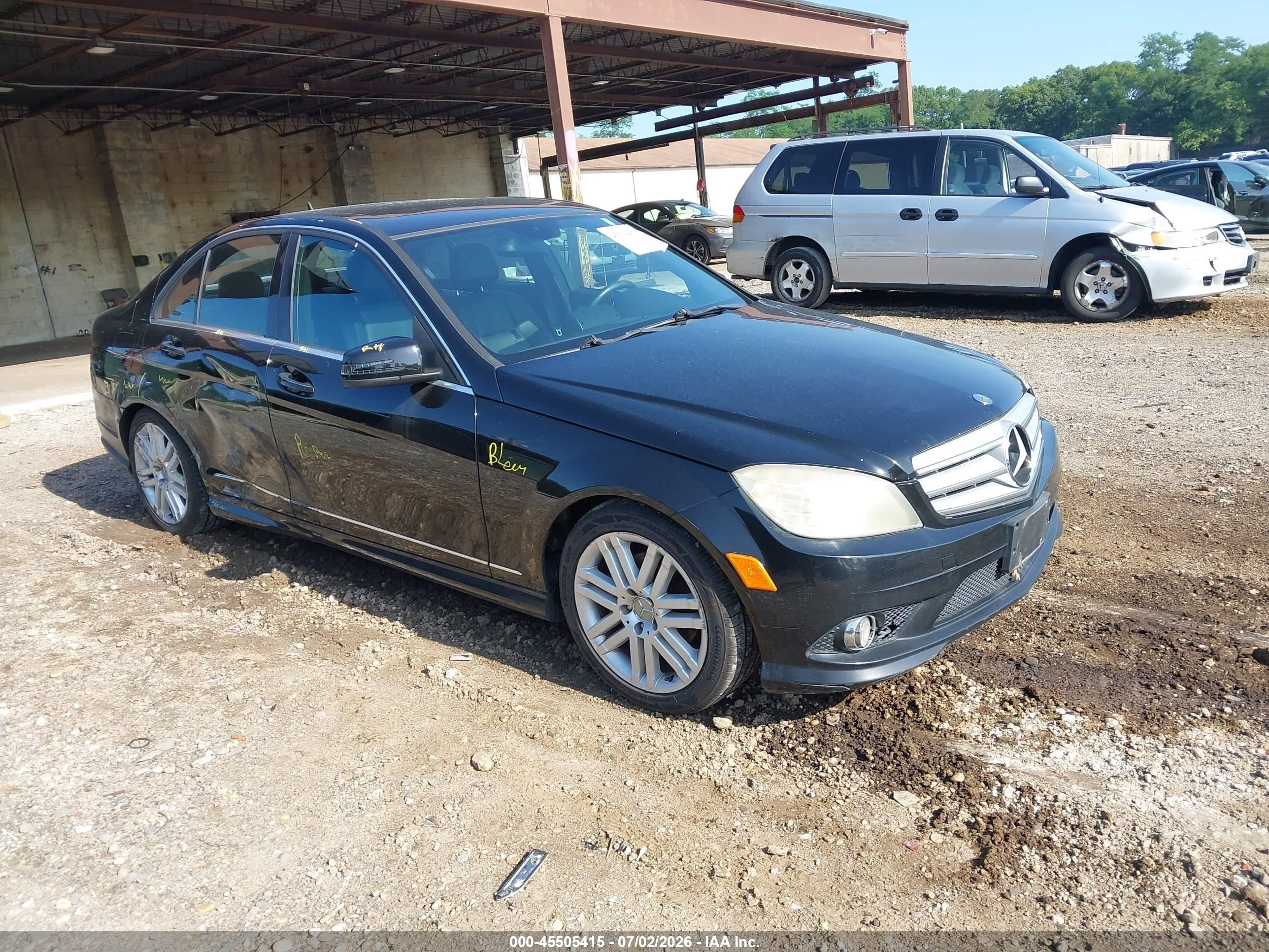 2009 Mercedes-Benz C 300 Sport, VIN WDDGF81XX9F331272 — Side