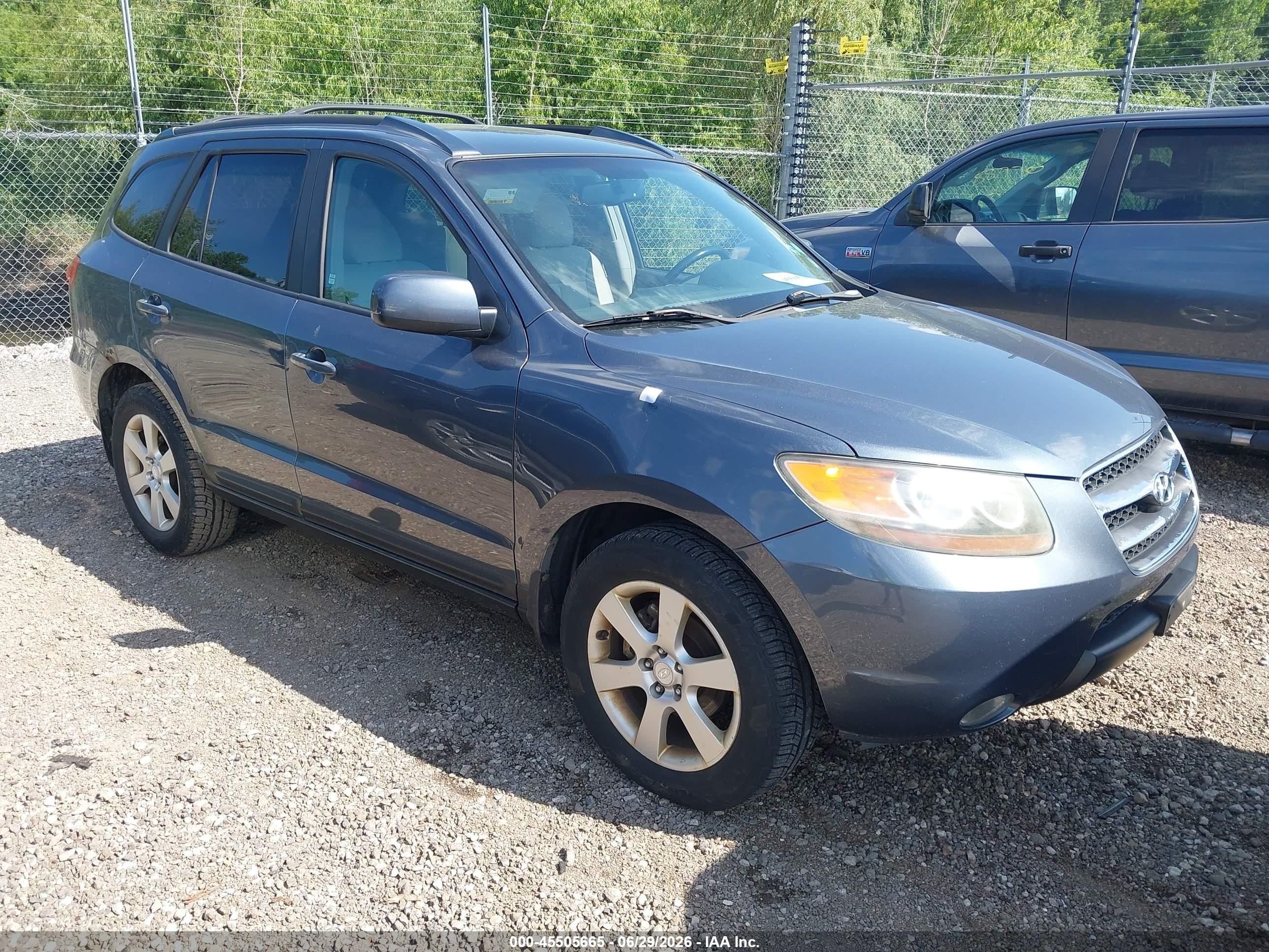 2007 Hyundai Santa Fe SE, VIN 5NMSH13E47H064468 — Front end