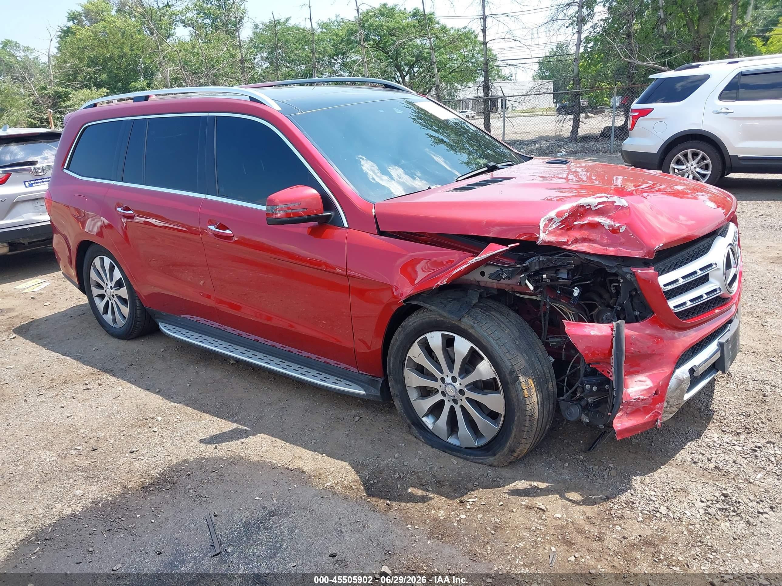 2017 Mercedes-Benz GLS 450, VIN 4JGDF6EE5HA779310 — Перед
