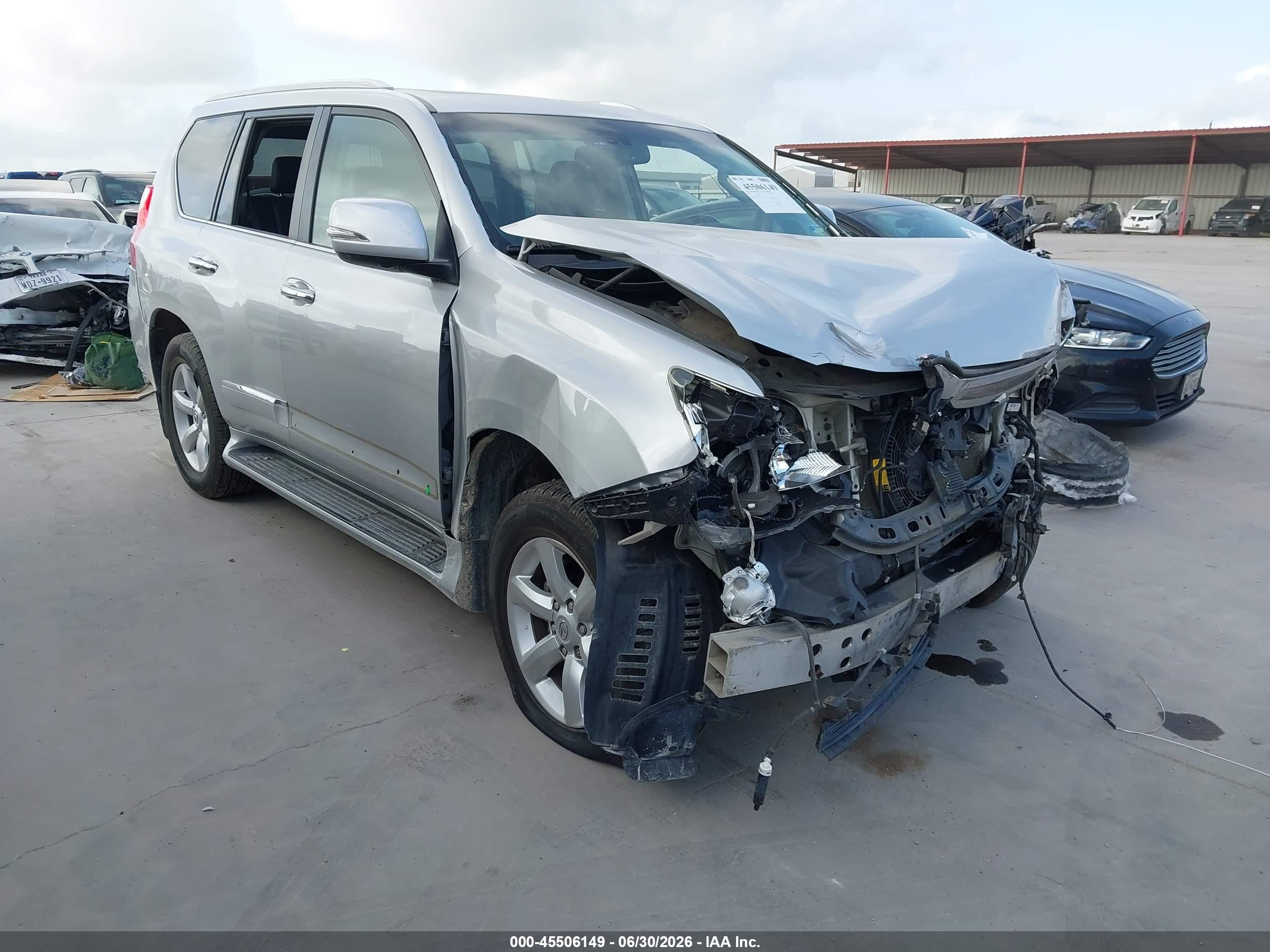 2010 Lexus GX 460 Premium, VIN JTJJM7FX4A5001577 — Front end