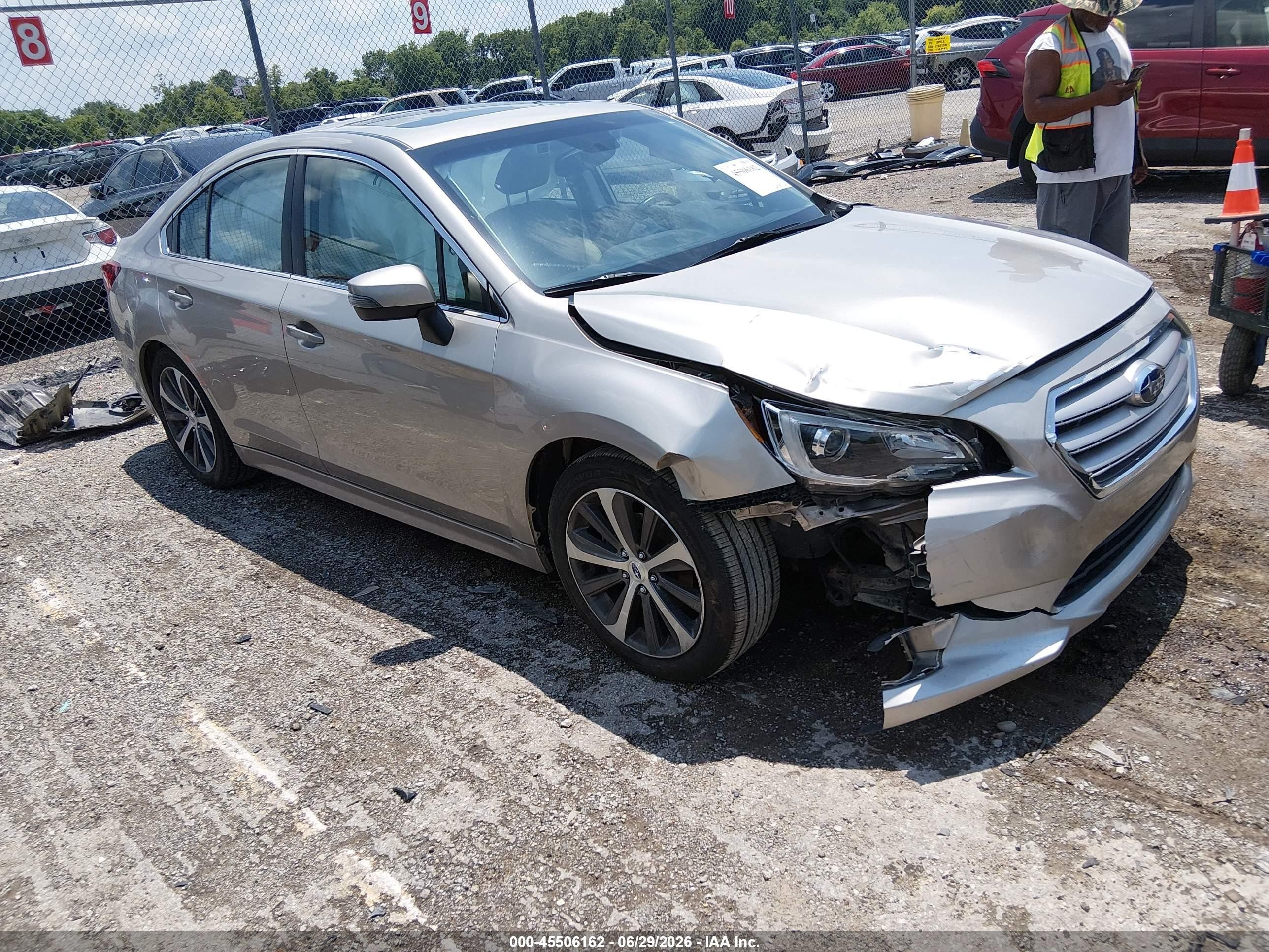 2016 Subaru Legacy Limited, VIN 4S3BNBN68G3041116 — Перед