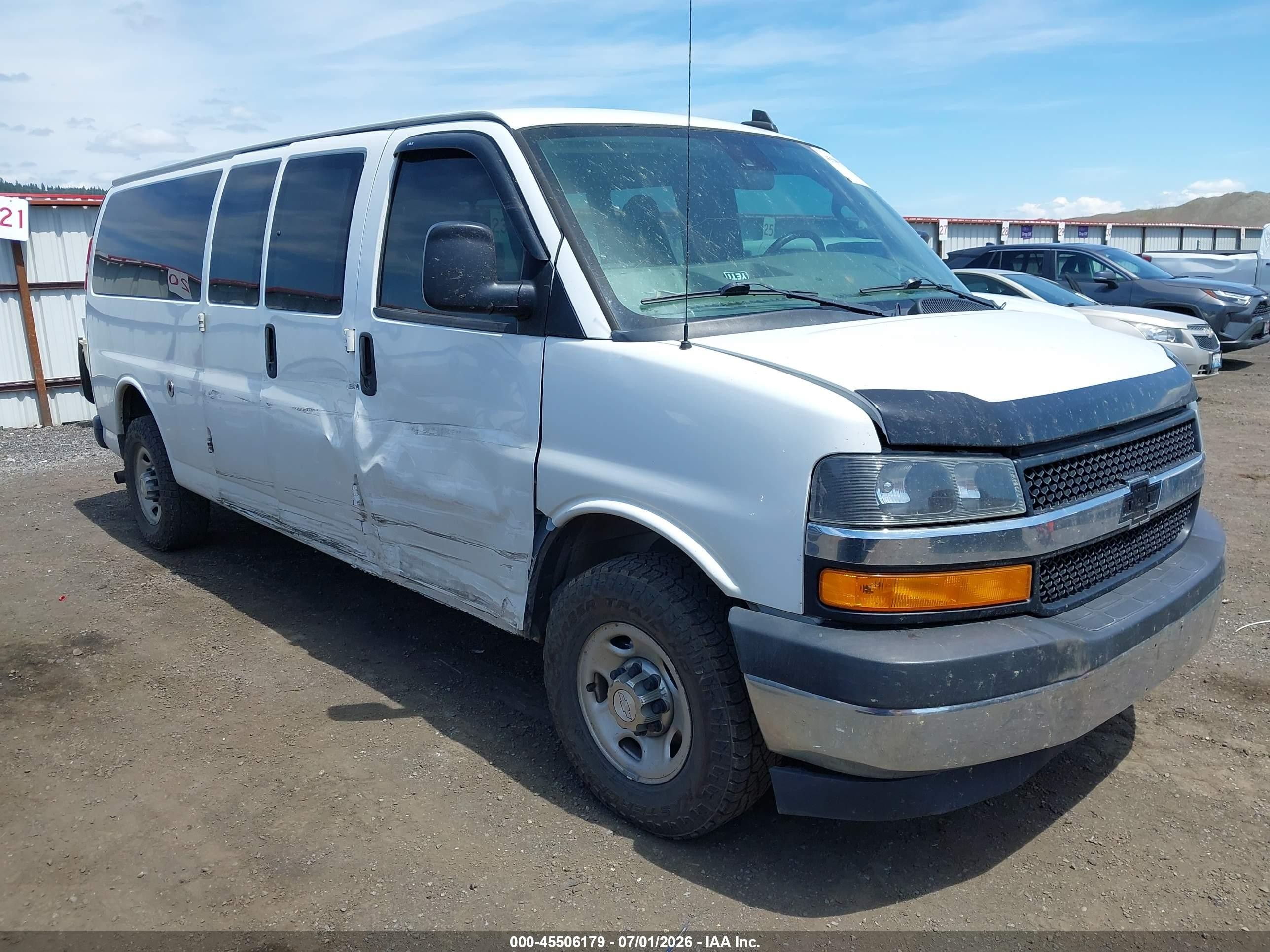 2019 Chevrolet Express Passenger LT, VIN 1GAZGPFG4K1204287 — Side