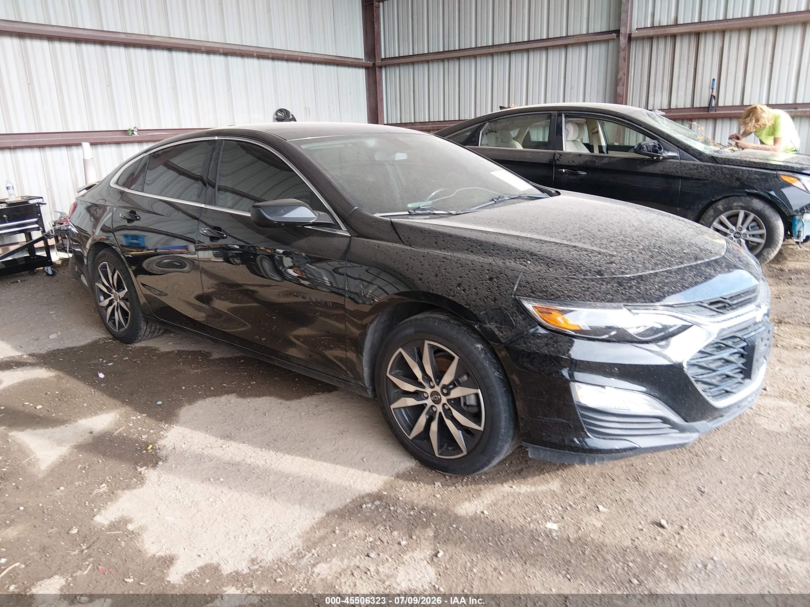 2020 Chevrolet Malibu RS, VIN 1G1ZG5ST5LF080896 — Side