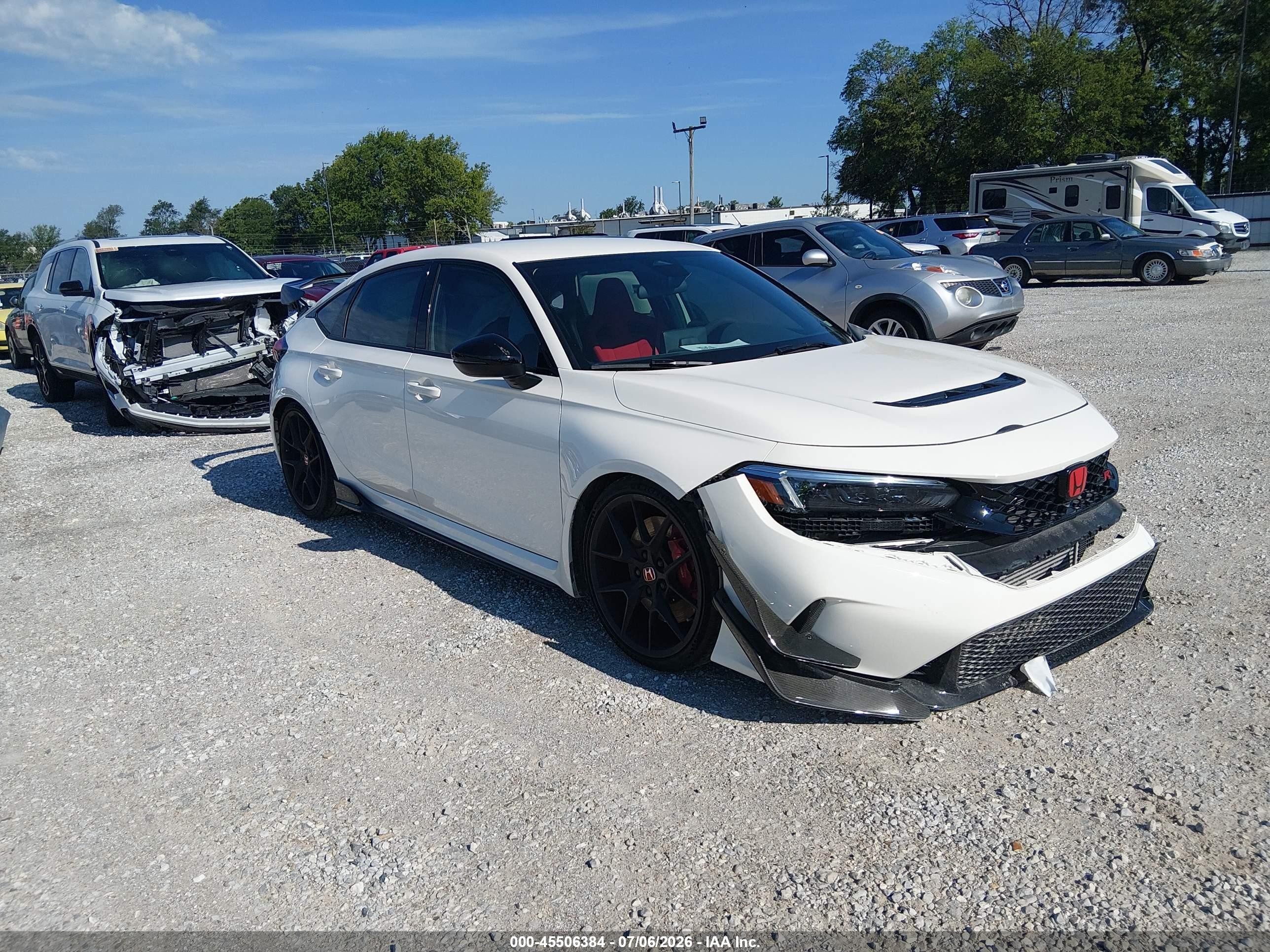 2025 Honda Civic Type R, VIN JHMFL5G41SX000170 — Front end