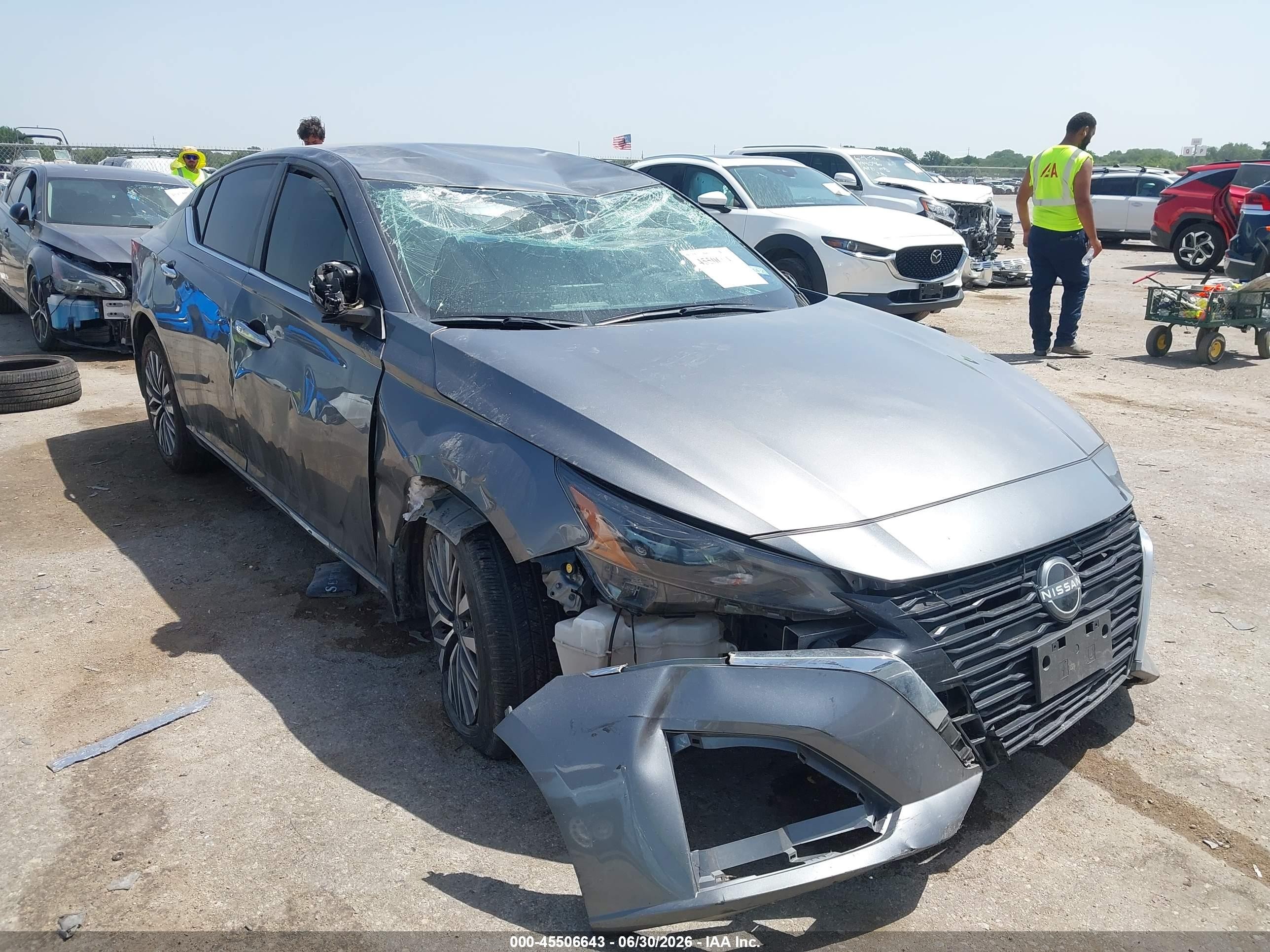 2024 Nissan Altima SV, VIN 1N4BL4DV4RN394833 — Перед