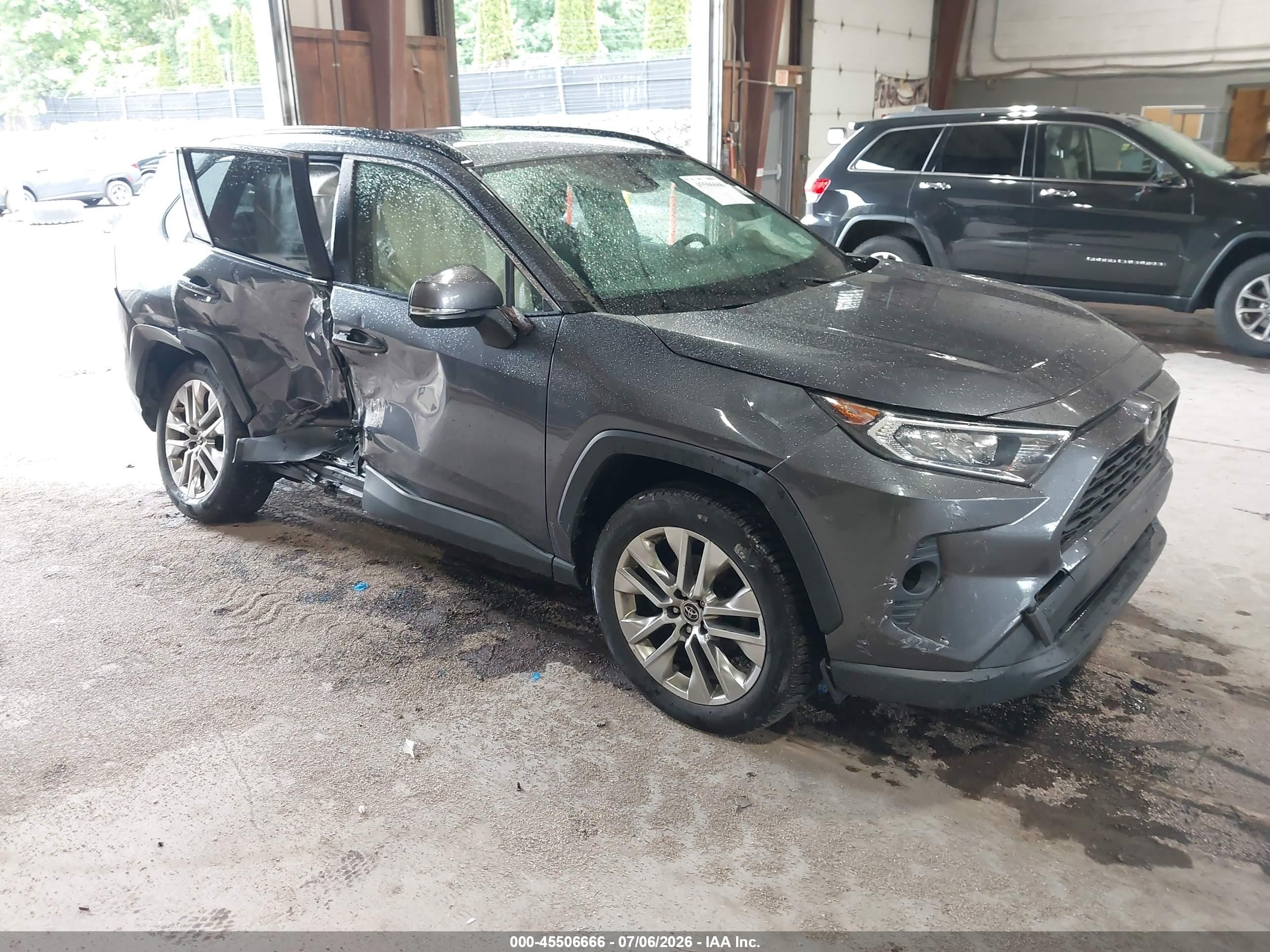 2019 Toyota RAV4 XLE Premium, VIN JTMA1RFV2KD010422 — Side
