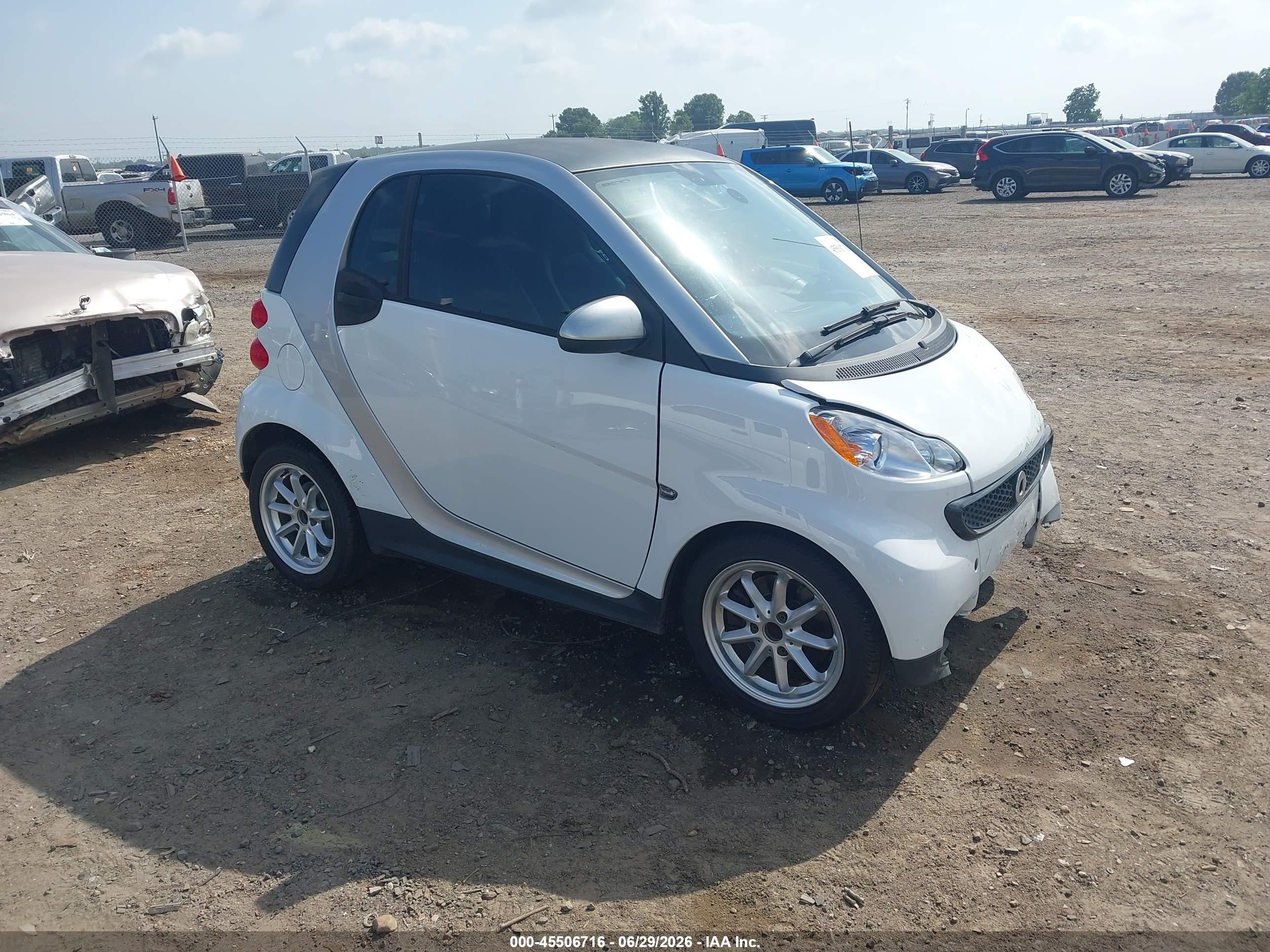 2014 Smart fortwo Passion, VIN WMEEJ3BA6EK764488 — Front end