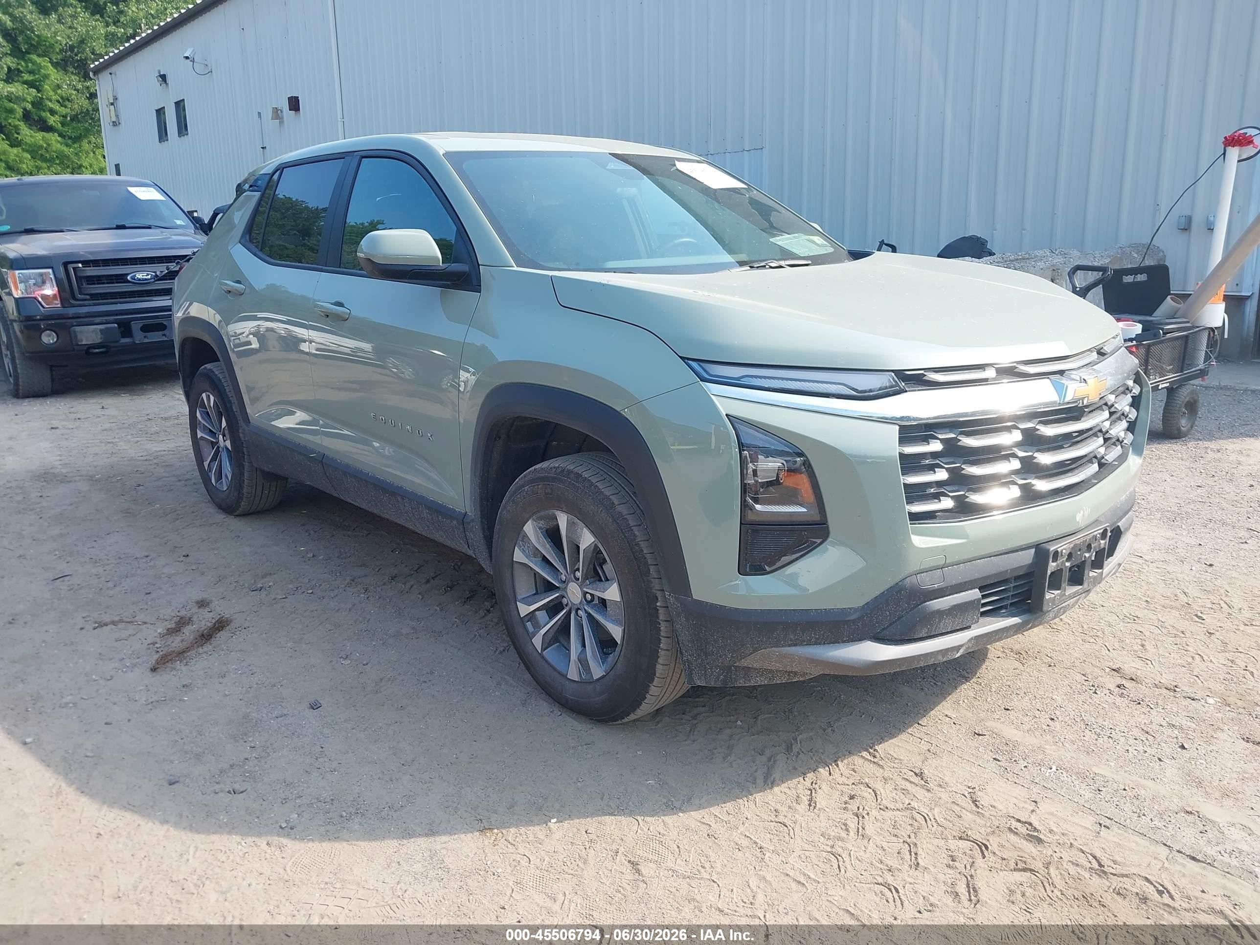 2025 Chevrolet Equinox AWD LT, VIN 3GNAXPEGXSL239325 — Зад