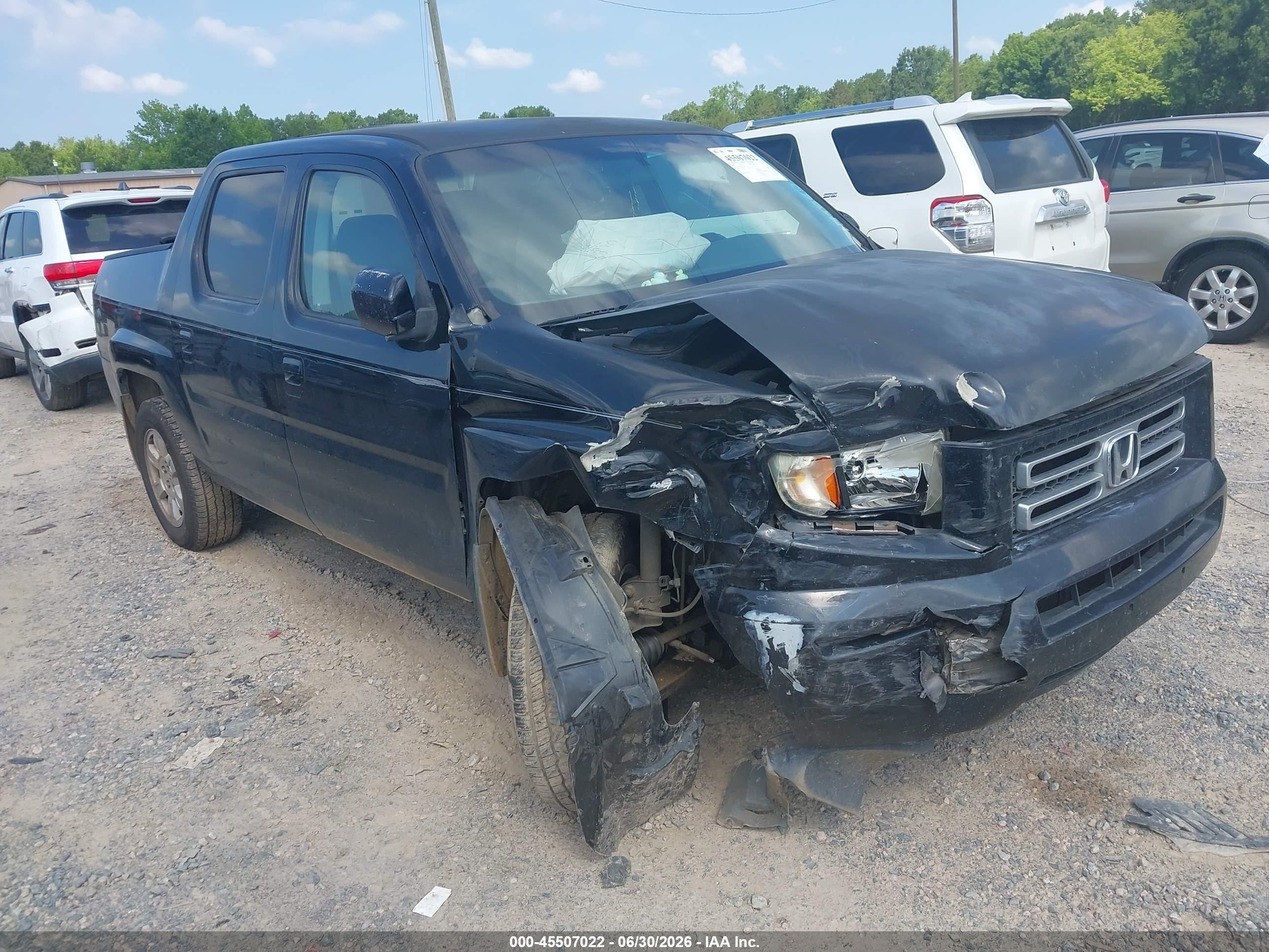 2008 Honda Ridgeline RTS, VIN 2HJYK16438H512402 — Front end