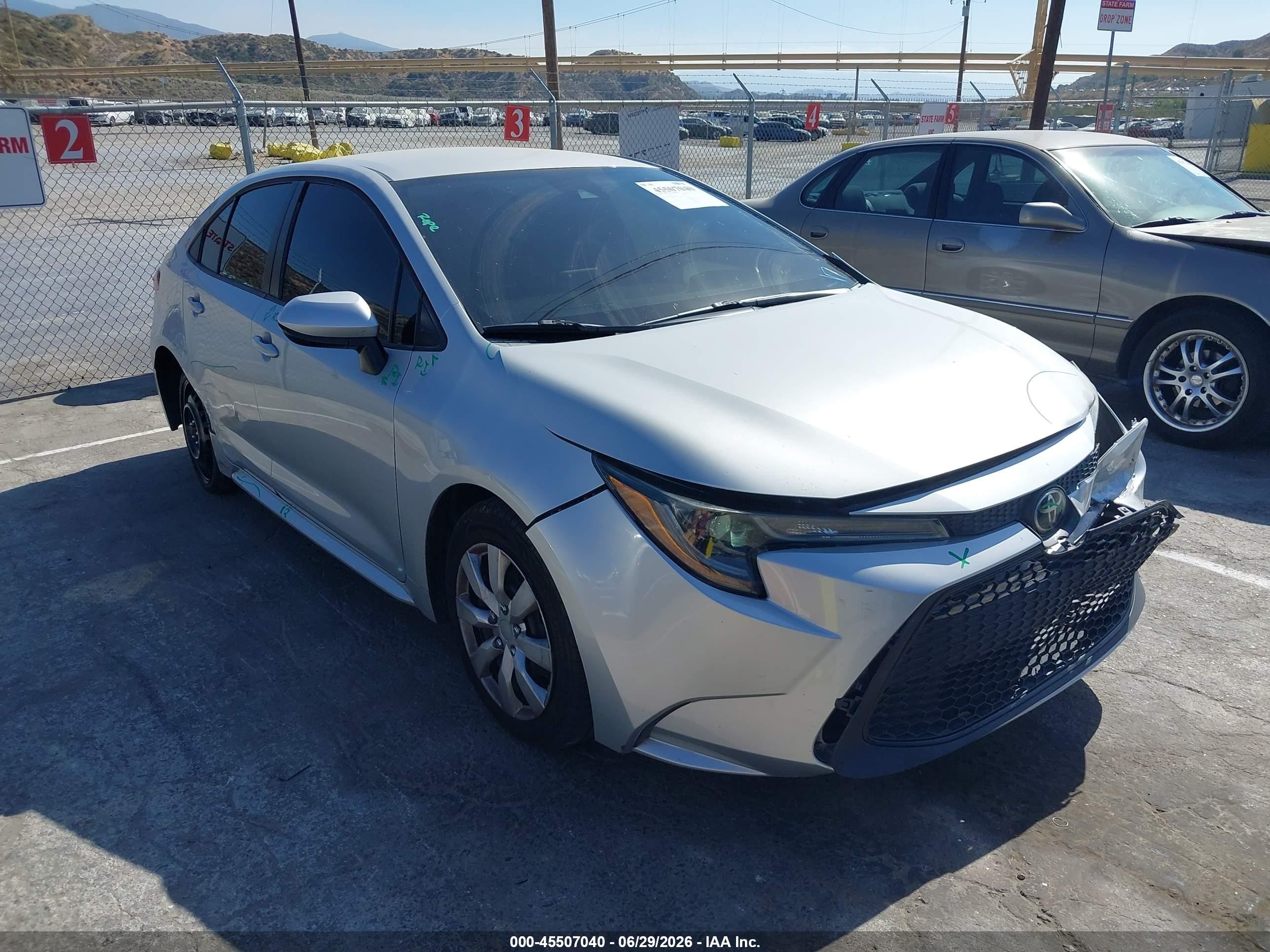 2021 Toyota Corolla LE, VIN 5YFEPMAE4MP162485 — Front end
