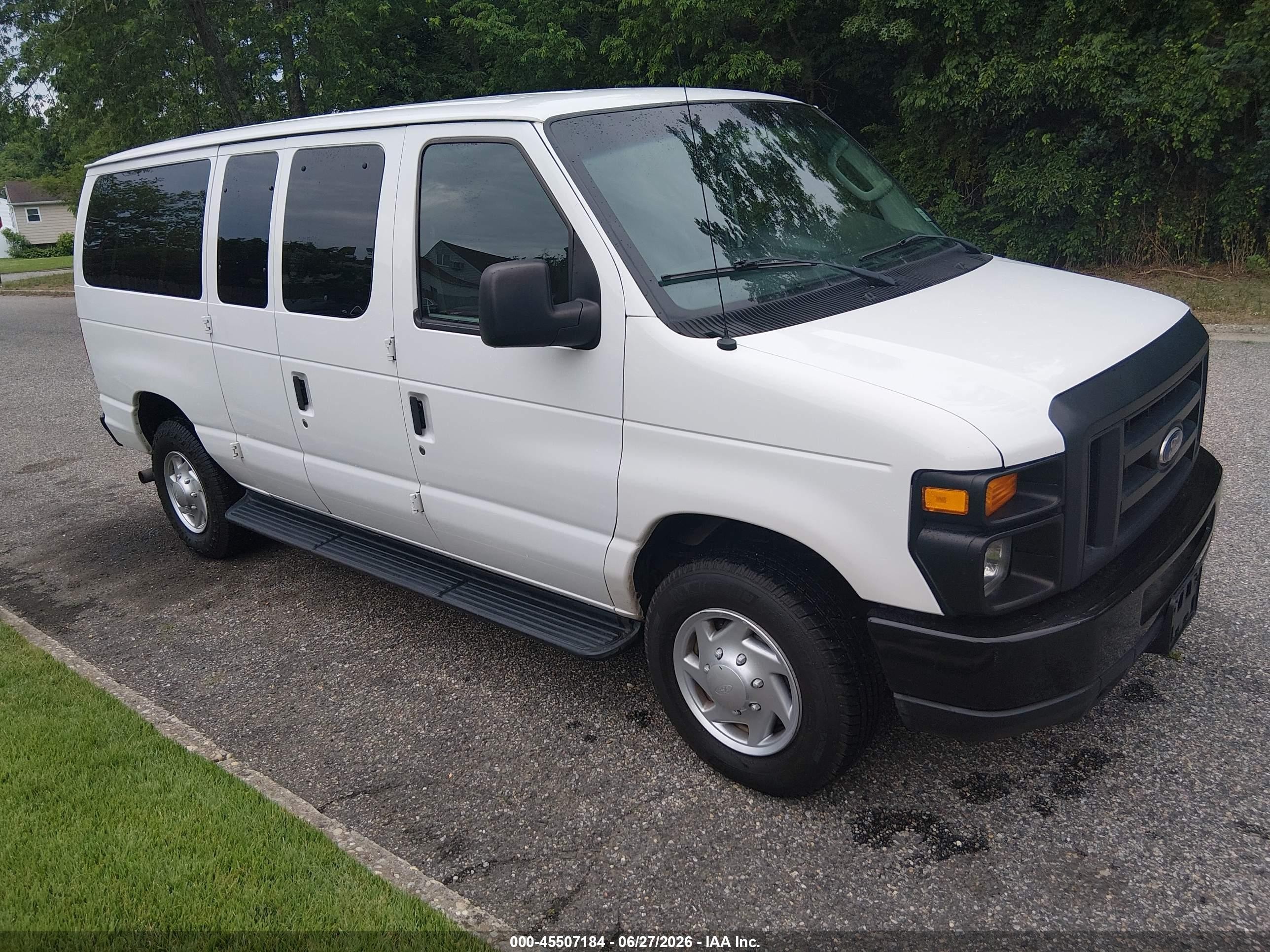 2013 Ford Econoline Passenger XLT, VIN 1FBNE3BL3DDB08664 — Not stated