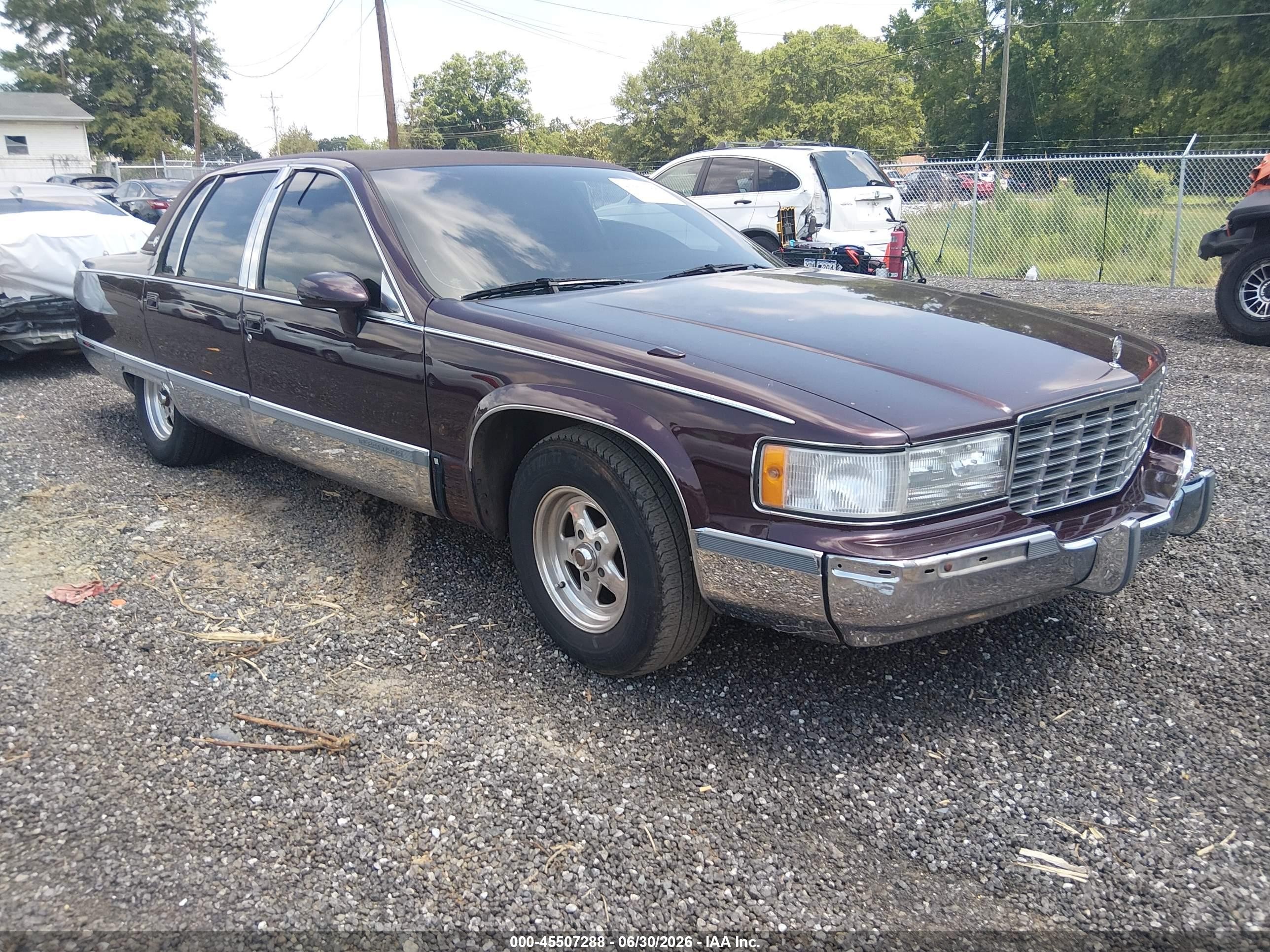 1994 Cadillac Fleetwood, VIN 1G6DW52P9RR704989 — Side