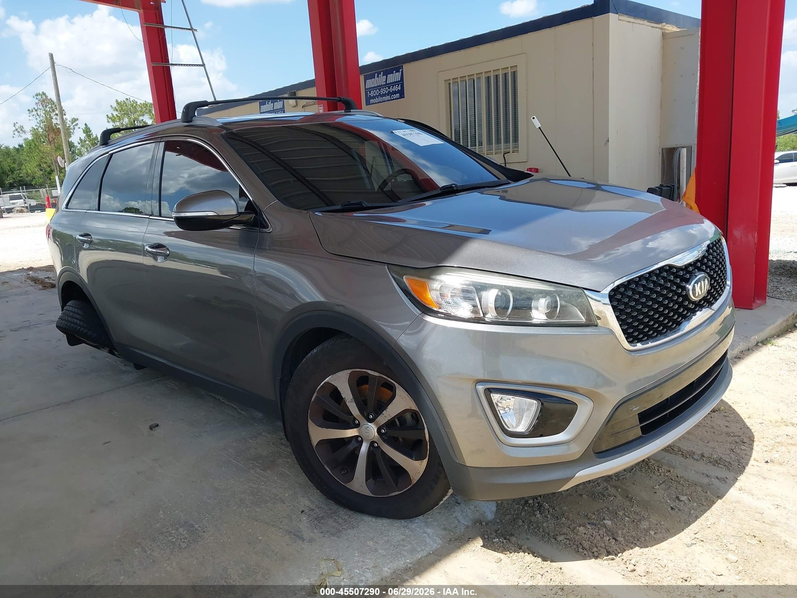 2017 Kia Sorento EX, VIN 5XYPH4A18HG264482 — Side
