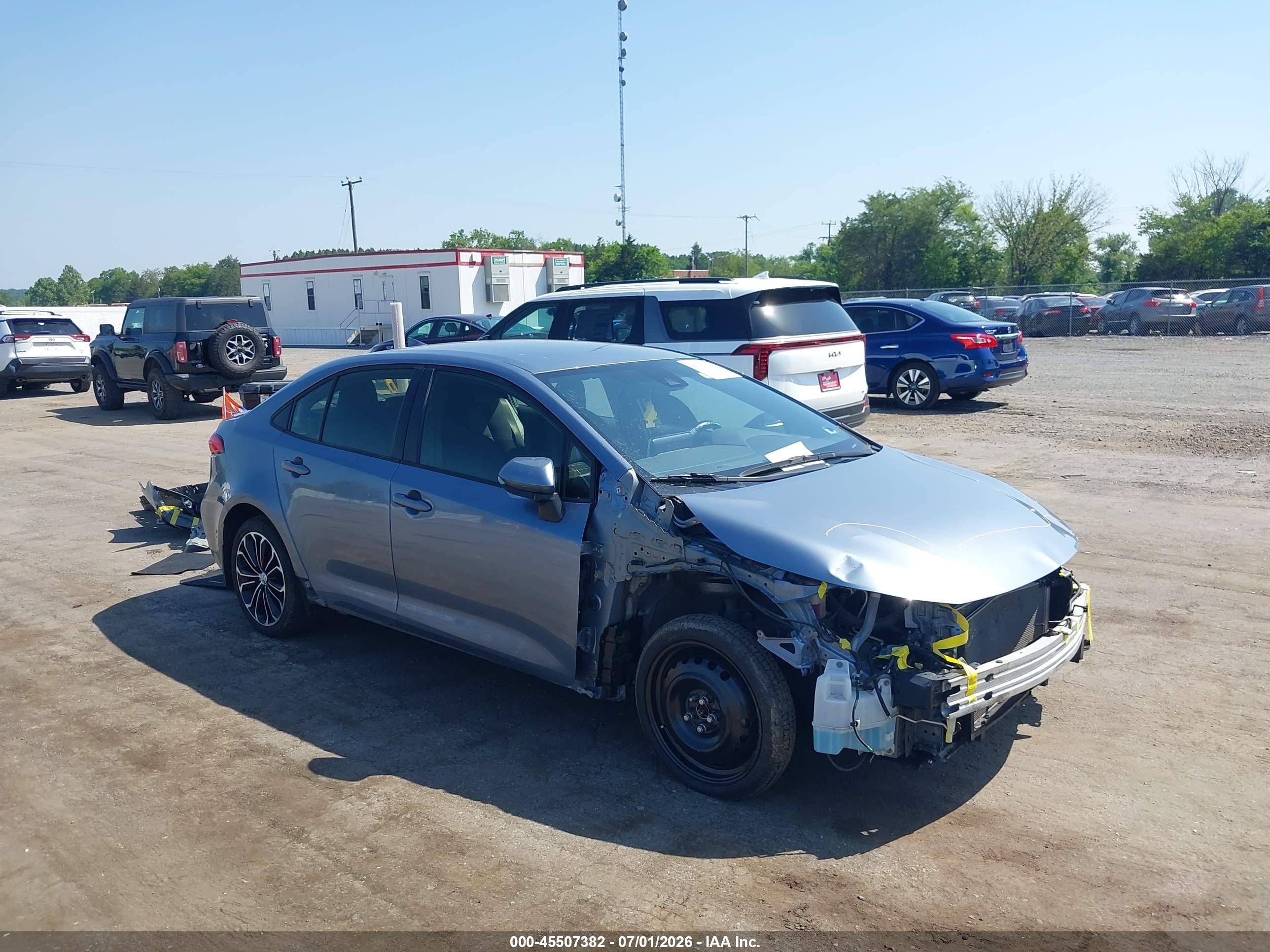 2021 Toyota Corolla SE, VIN JTDS4MCE2MJ064634 — Front end