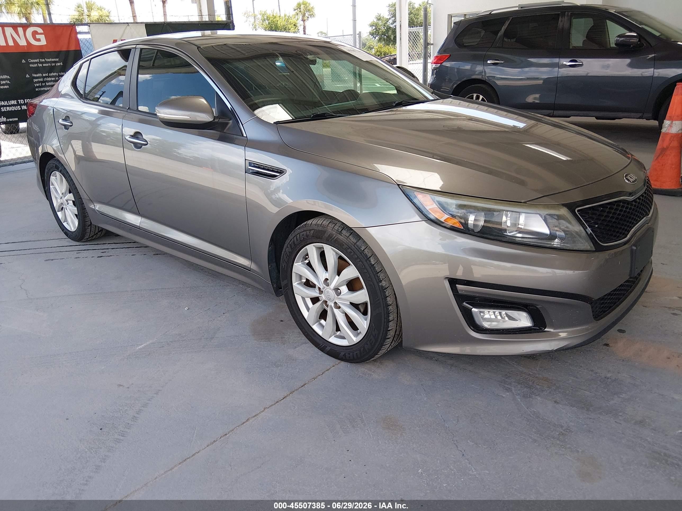2015 Kia Optima LX, VIN 5XXGM4A71FG451662 — Normal wear